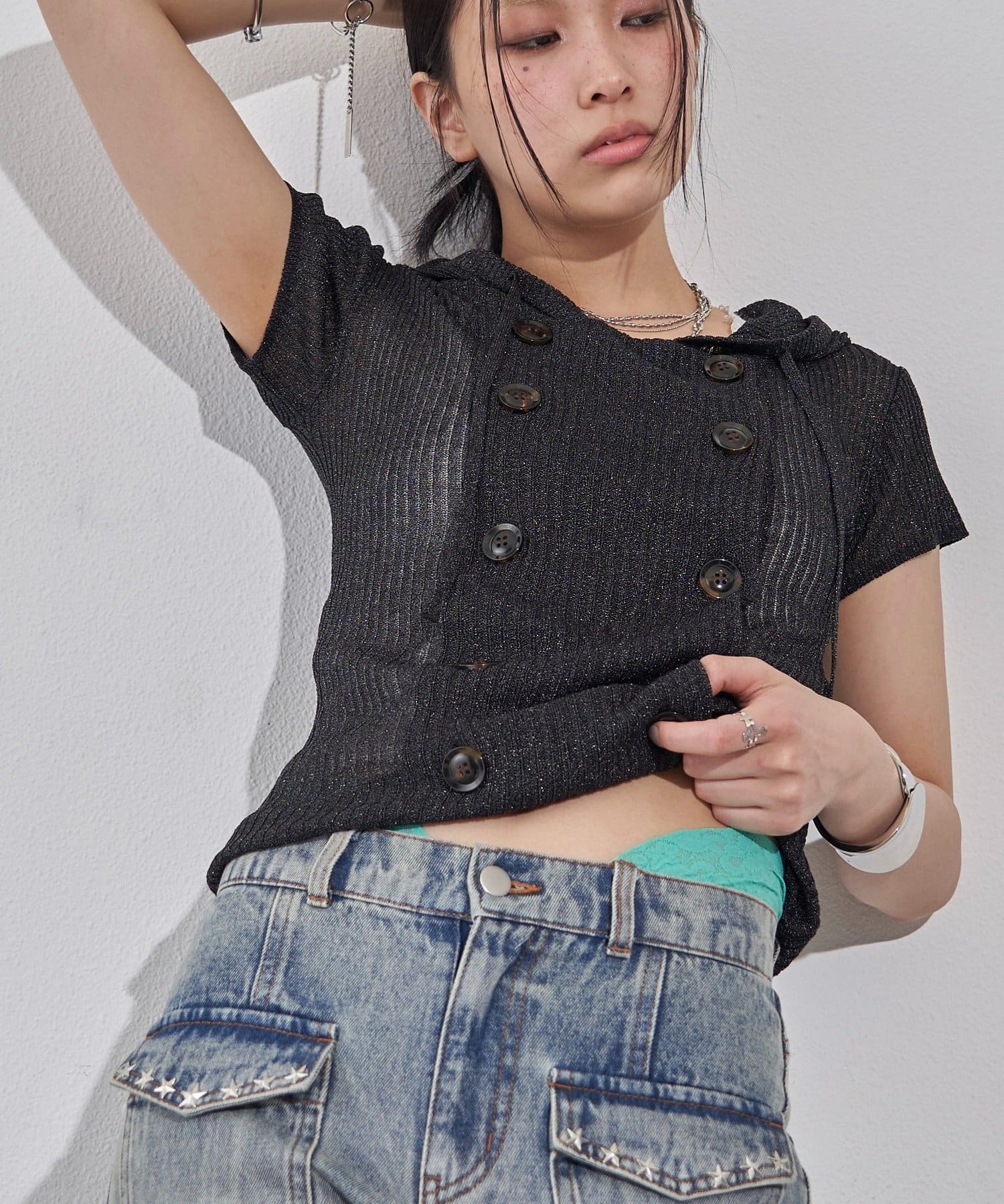 WHO’S WHO gallery(フーズフーギャラリー) 【WEB限定カラーあり】シアーリブＷボタンフーディ