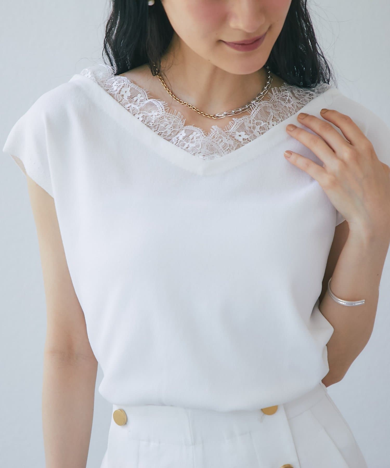 La boutique BonBon(ラブティックボンボン) クールタッチUVレース付きVネックニット