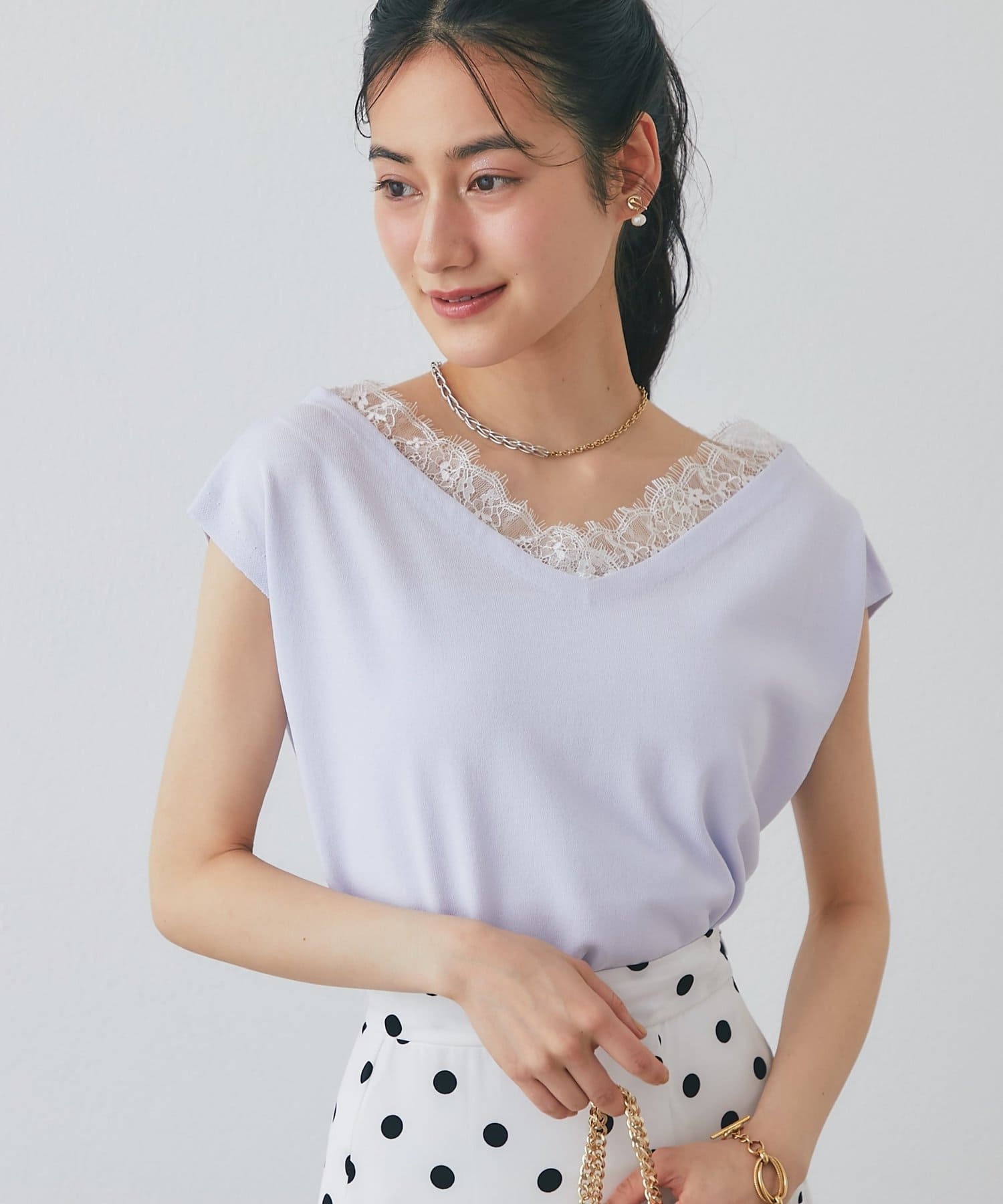 La boutique BonBon(ラブティックボンボン) クールタッチUVレース付きVネックニット