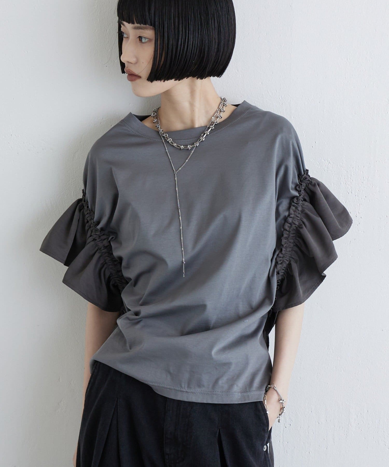 Lui's(ルイス) 袖別布ドロストフリルプルオーバーTシャツ