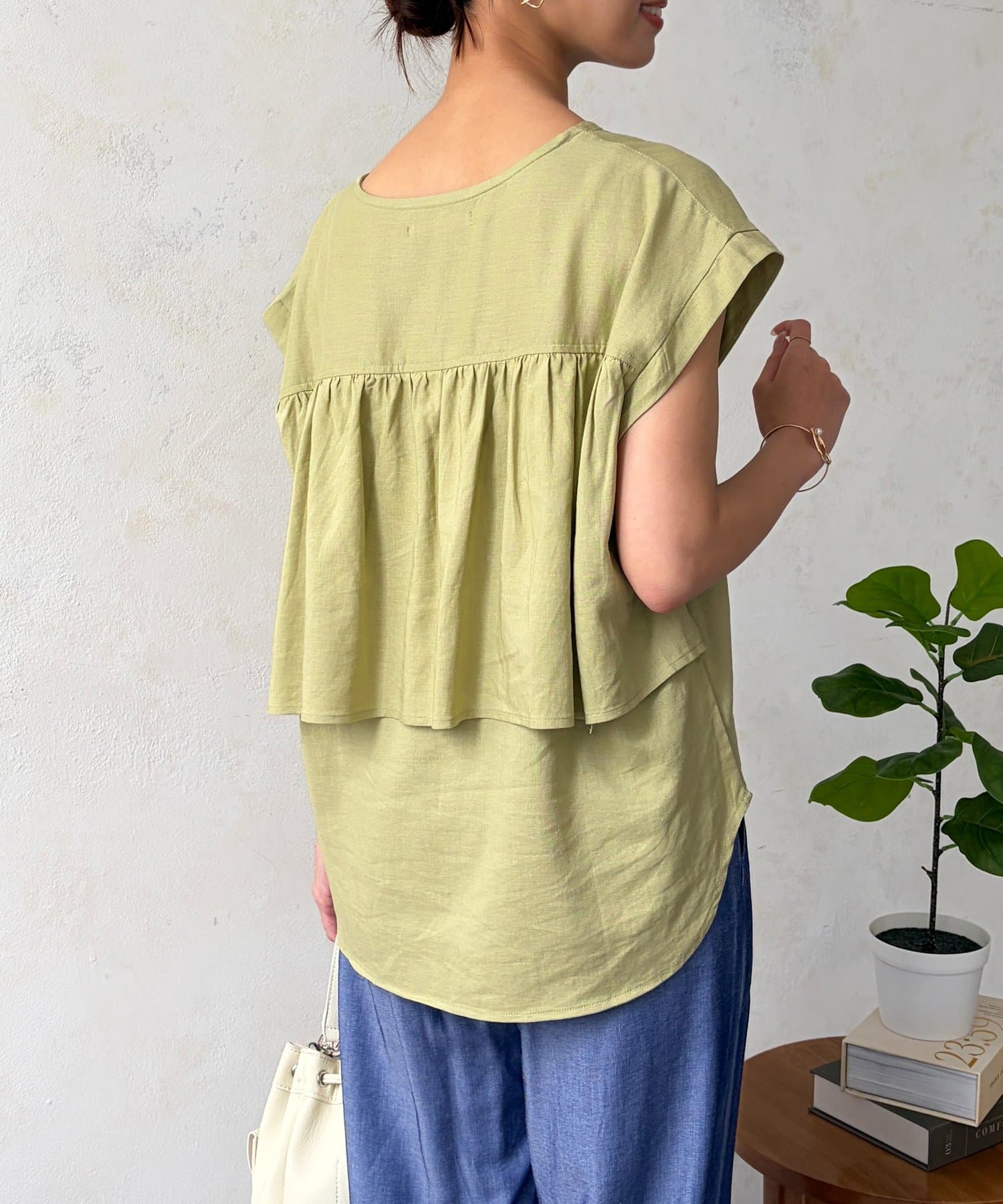 Chez toi(シェトワ) バックフリルスキッパーブラウス