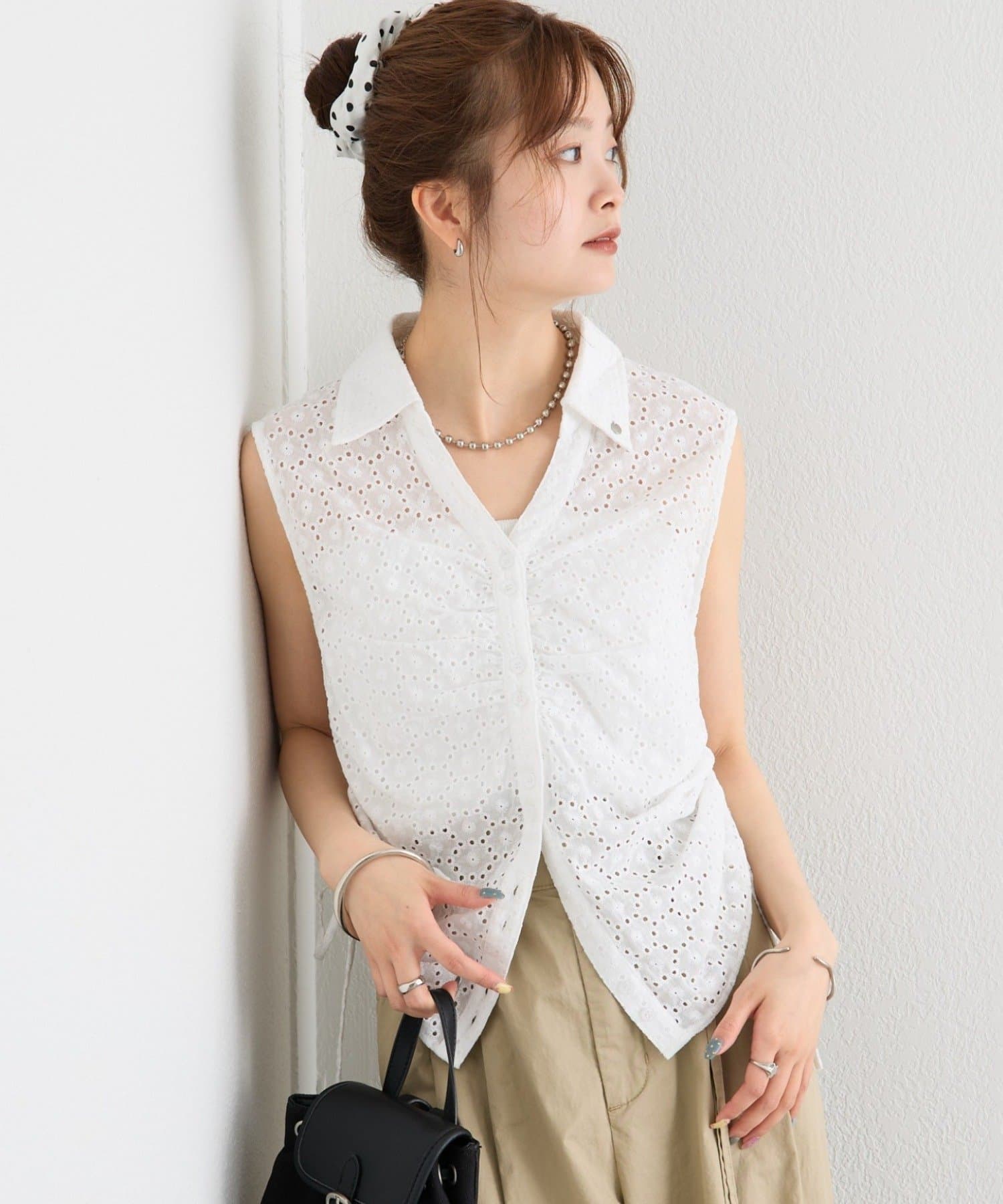 mystic(ミスティック) 襟付きサイドギャザーシェイプシャツ