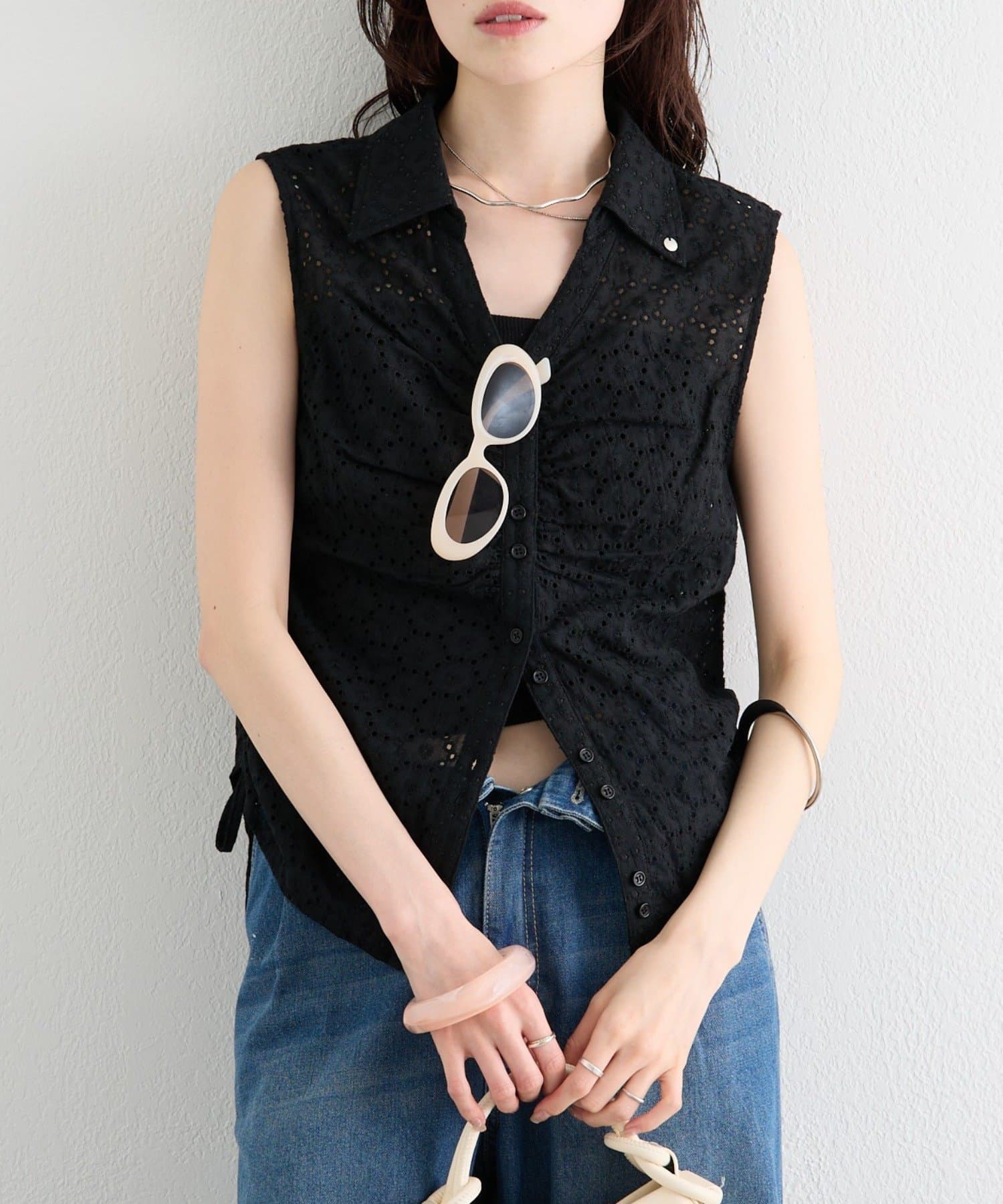 mystic(ミスティック) 襟付きサイドギャザーシェイプシャツ