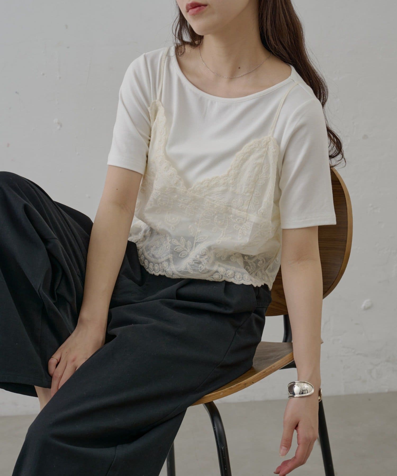 COLONY 2139(コロニー トゥーワンスリーナイン) 【WEB限定】スカラップ刺繍レースキャミソール