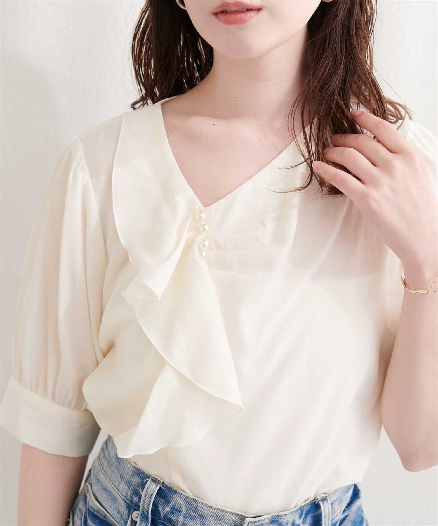 natural couture(ナチュラルクチュール) アシメフリルパール付きブラウス