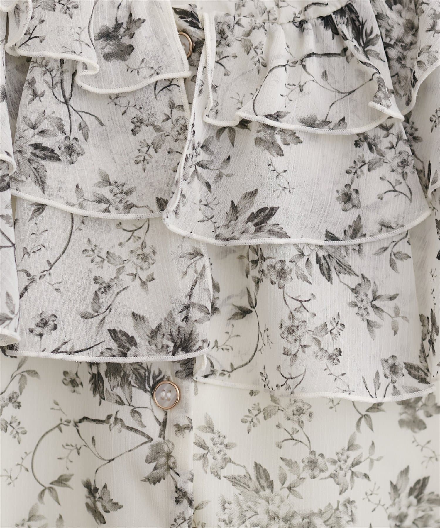 natural couture(ナチュラルクチュール) フリルカラーノースリブラウス