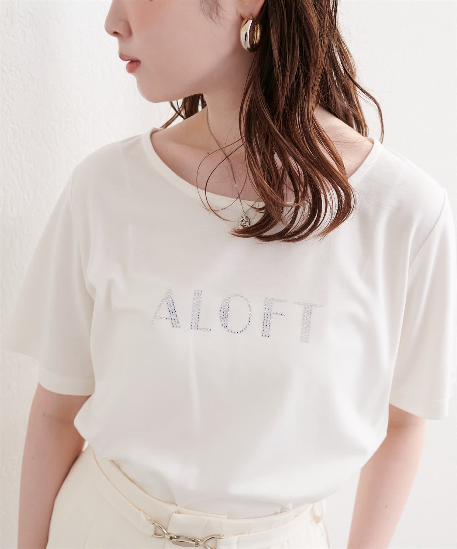 natural couture(ナチュラルクチュール) ラインストーンロゴ半袖Ｔシャツ