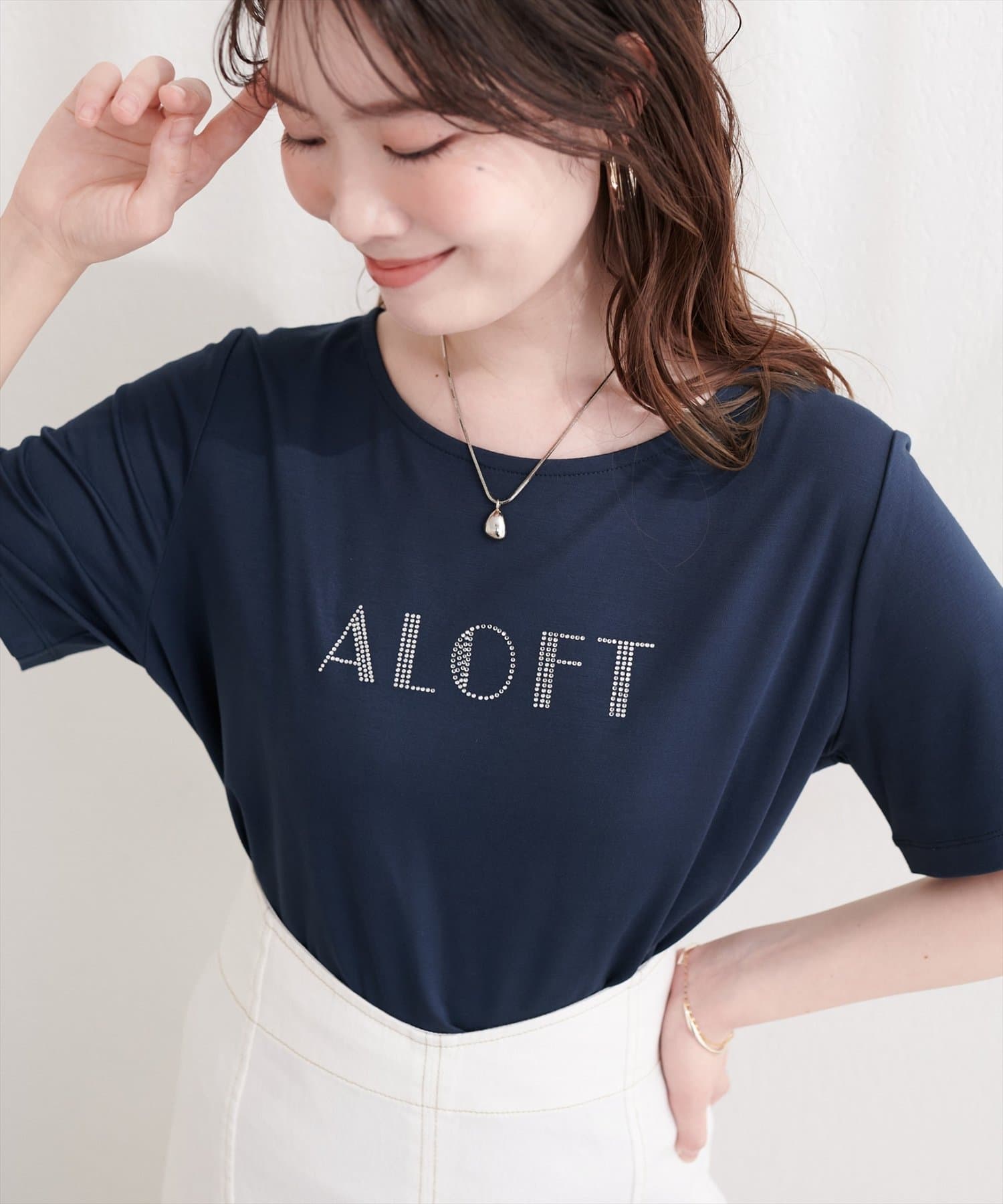 natural couture(ナチュラルクチュール) ラインストーンロゴ半袖Ｔシャツ