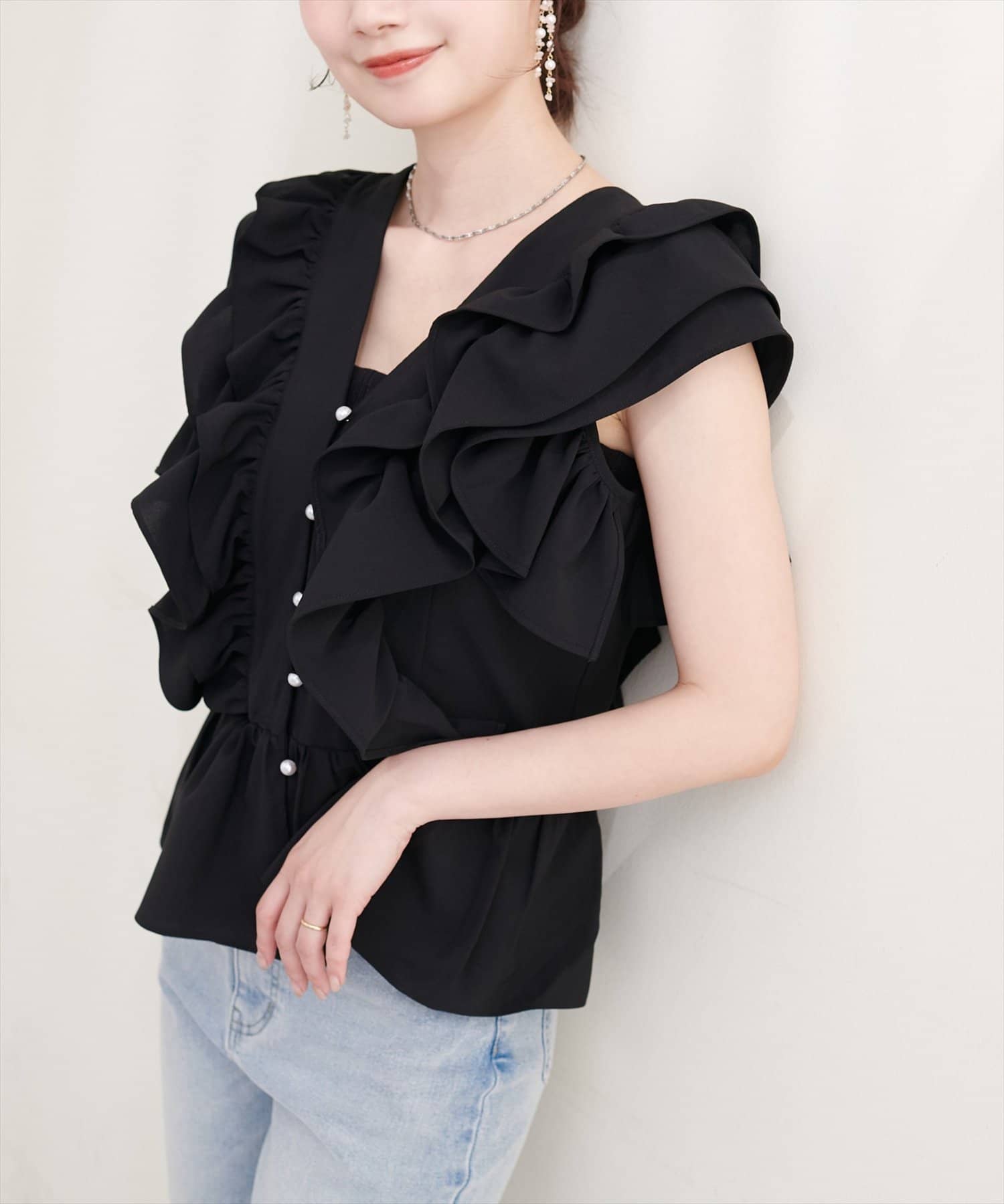 natural couture(ナチュラルクチュール) 〈Erikoコラボ〉ラッフルフリルペプラムブラウス