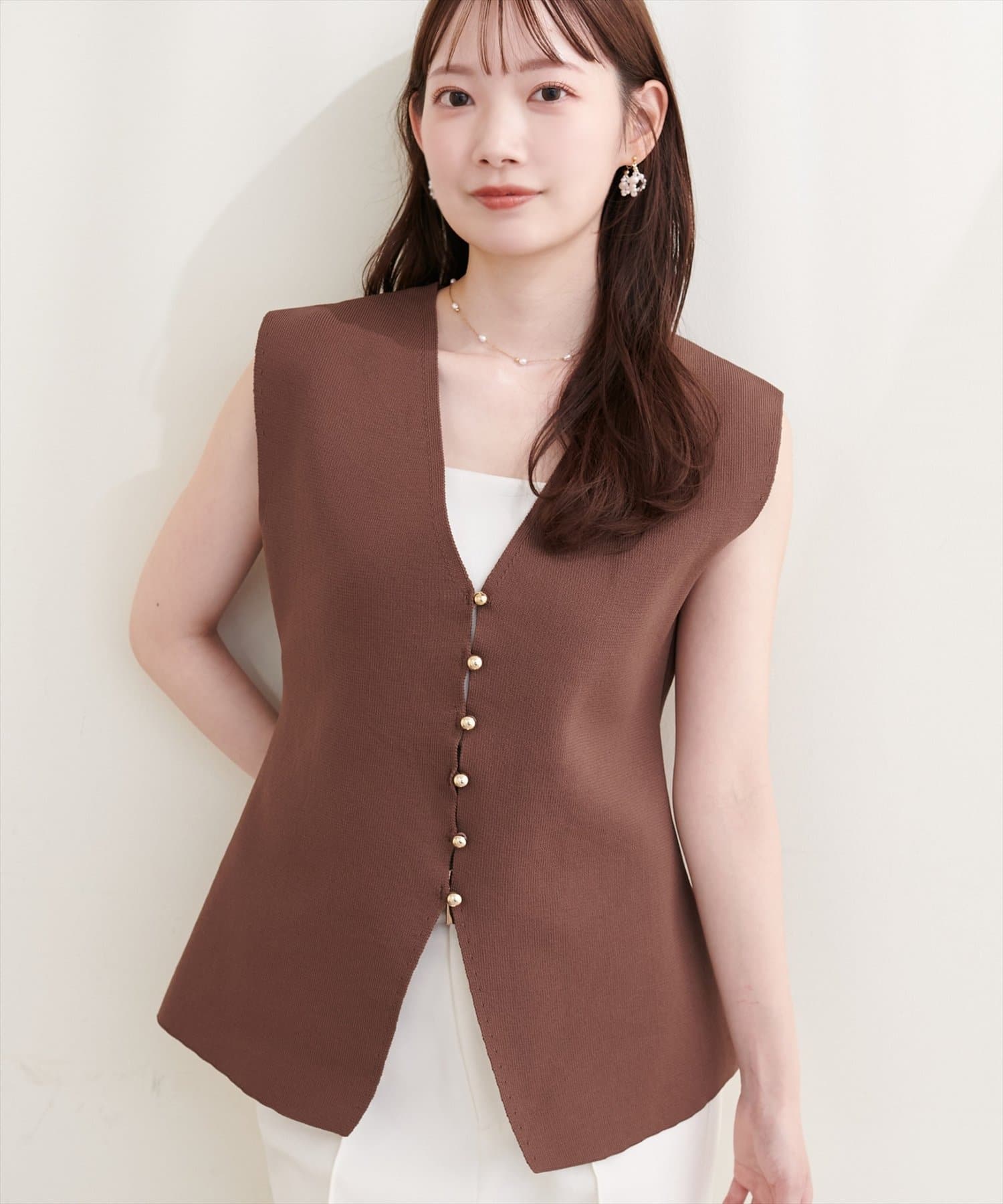 natural couture(ナチュラルクチュール) 〈Erikoコラボ〉ゴールド釦ニットベスト