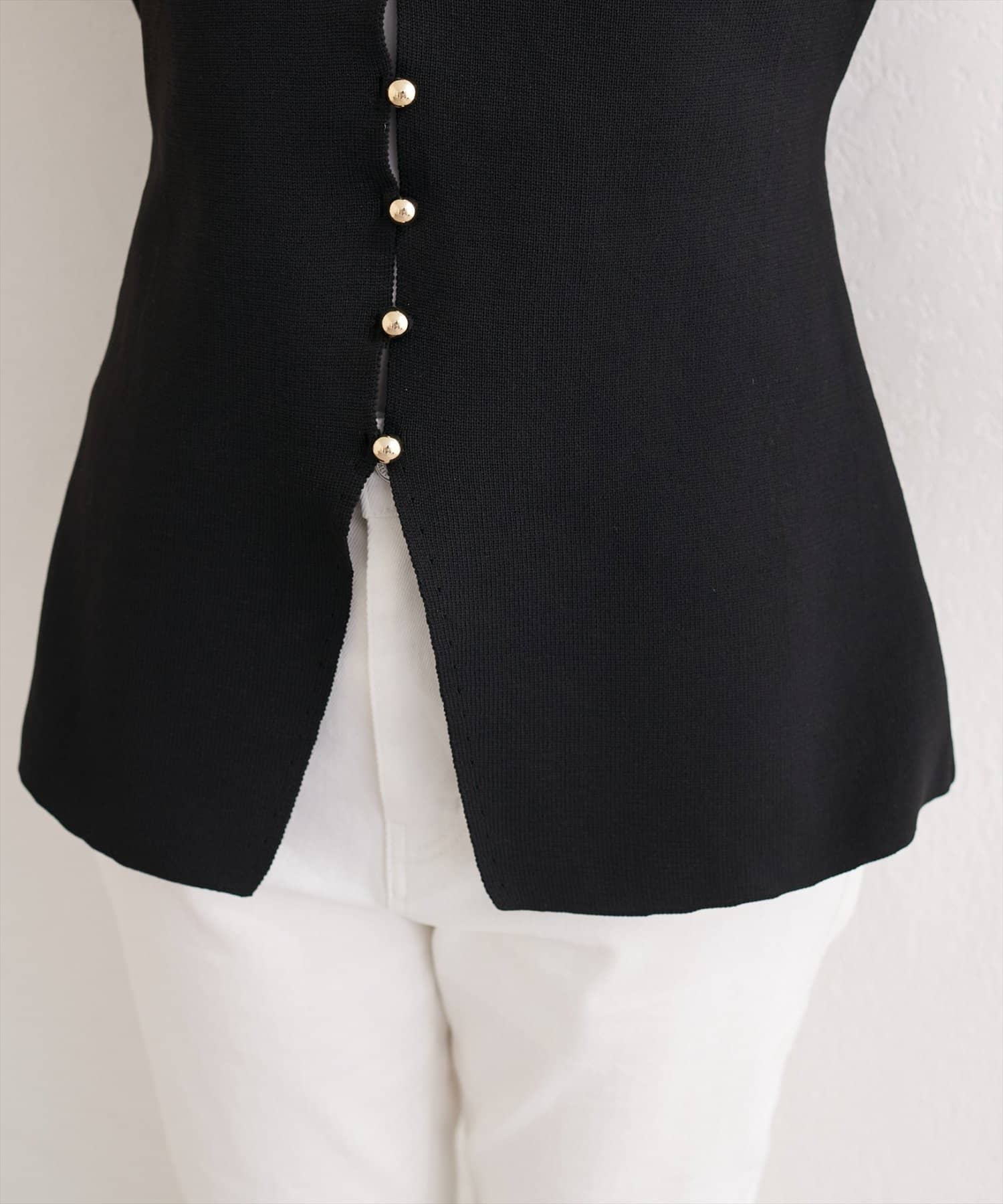 natural couture(ナチュラルクチュール) 〈Erikoコラボ〉ゴールド釦ニットベスト