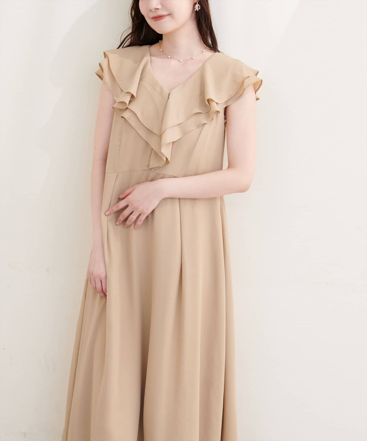 natural couture(ナチュラルクチュール) 〈Erikoコラボ〉フリルカラーノースリワンピース