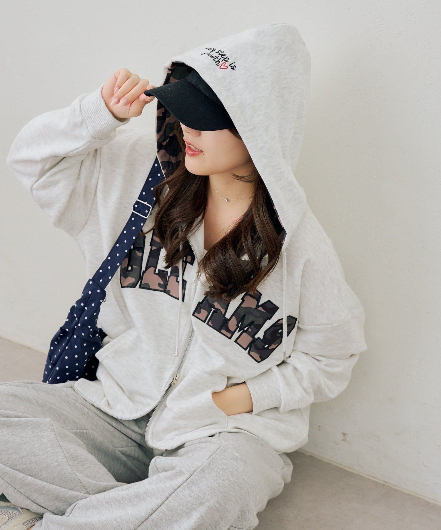 NICE CLAUP / OLIVE des OLIVE OUTLET(ナイスクラップ  / オリーブ デ オリーブ アウトレット) 【ANOTHER BRANCH】配色BIGロゴZIPパーカー