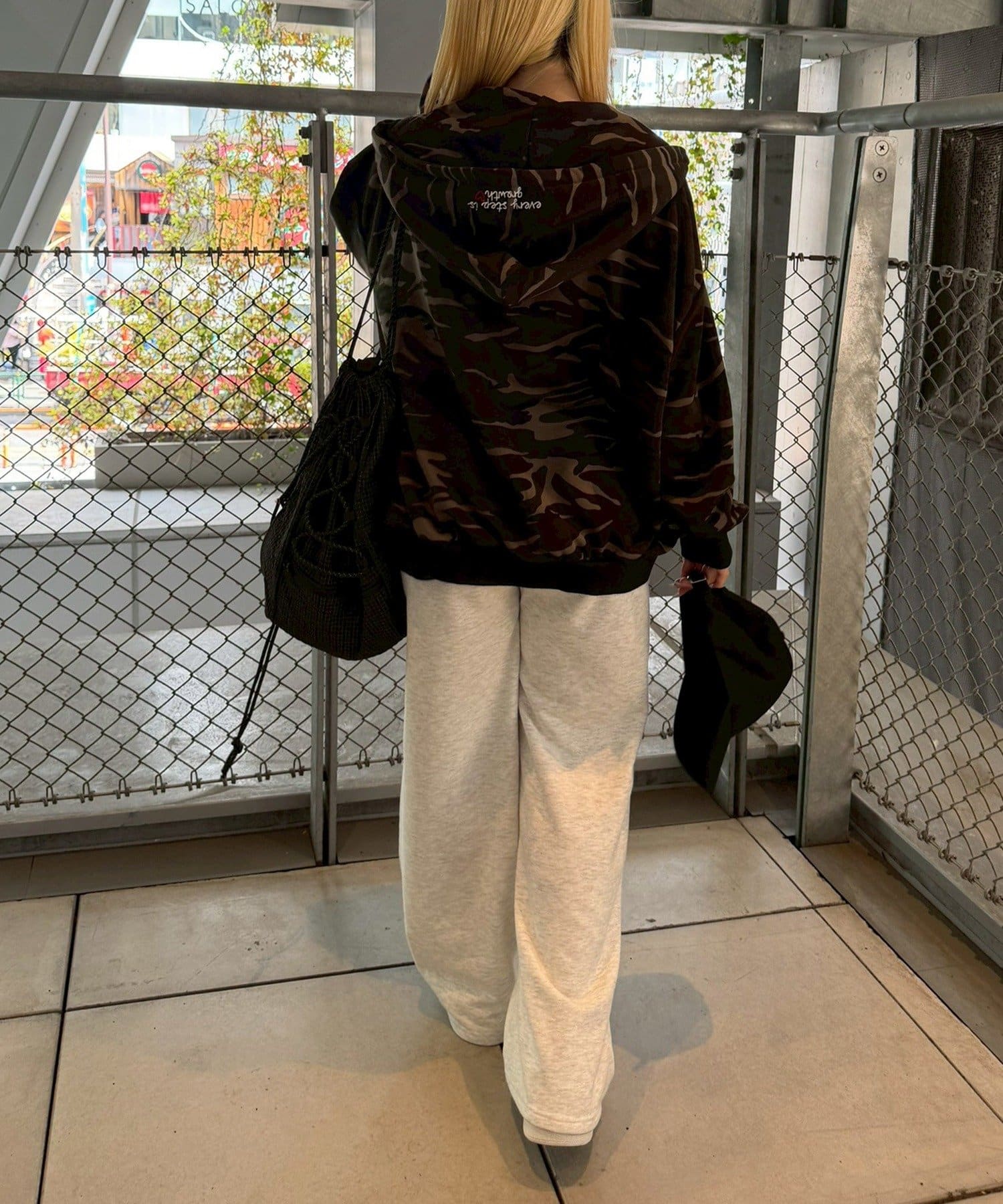 NICE CLAUP / OLIVE des OLIVE OUTLET(ナイスクラップ  / オリーブ デ オリーブ アウトレット) 【ANOTHER BRANCH】配色BIGロゴZIPパーカー