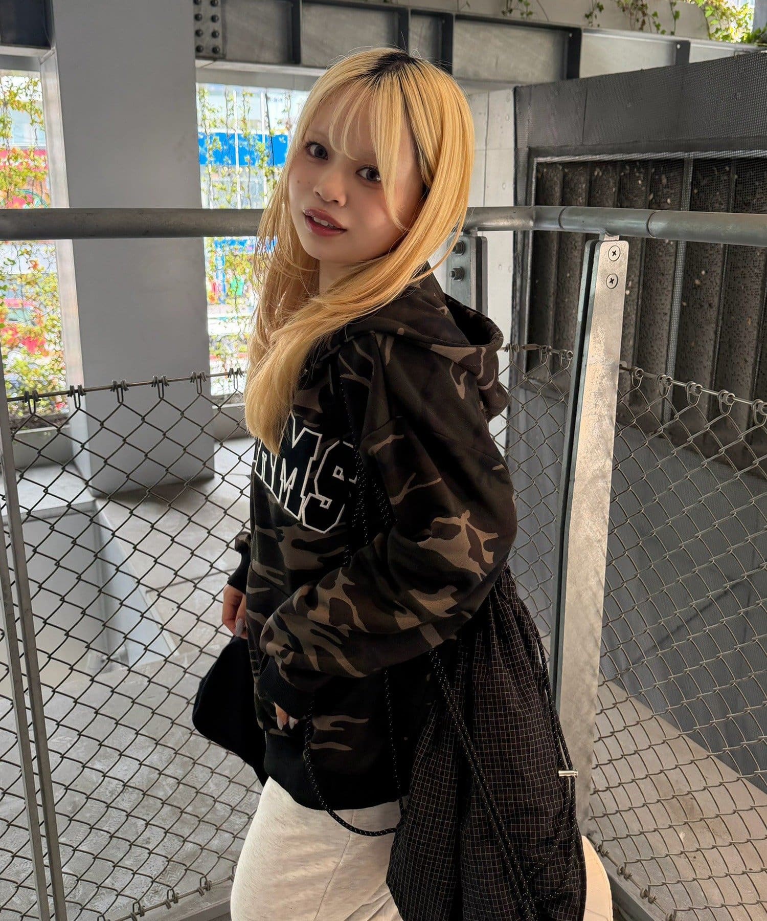 NICE CLAUP / OLIVE des OLIVE OUTLET(ナイスクラップ  / オリーブ デ オリーブ アウトレット) 【ANOTHER BRANCH】配色BIGロゴZIPパーカー