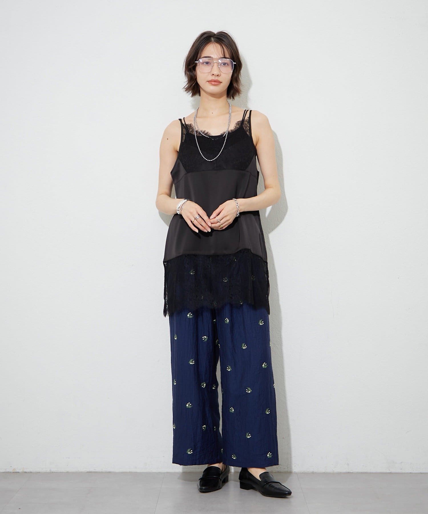 Remind me and forever(リマインドミーアンドフォーエバー) 【セットアップ対応】フラワー刺繍イージーパンツ