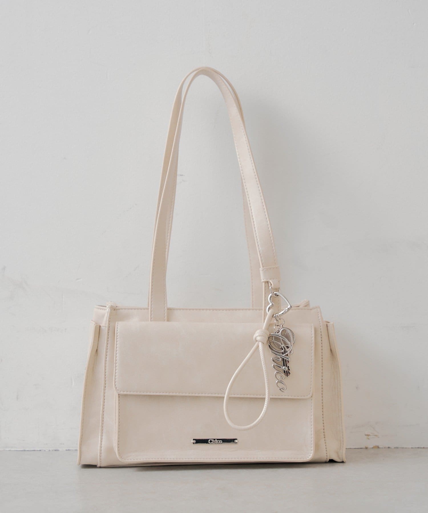 Chico(チコ) キーチャームフラップデザインボストンバッグ