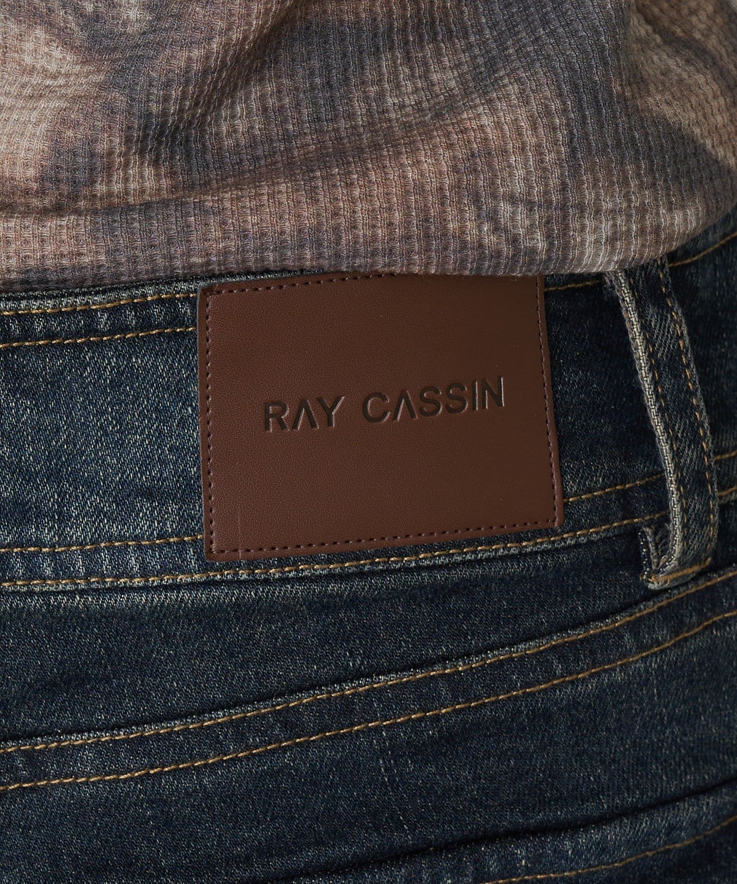 RAY CASSIN(レイカズン) 【脚長効果抜群！】フラップポケット細フレアデニムパンツ