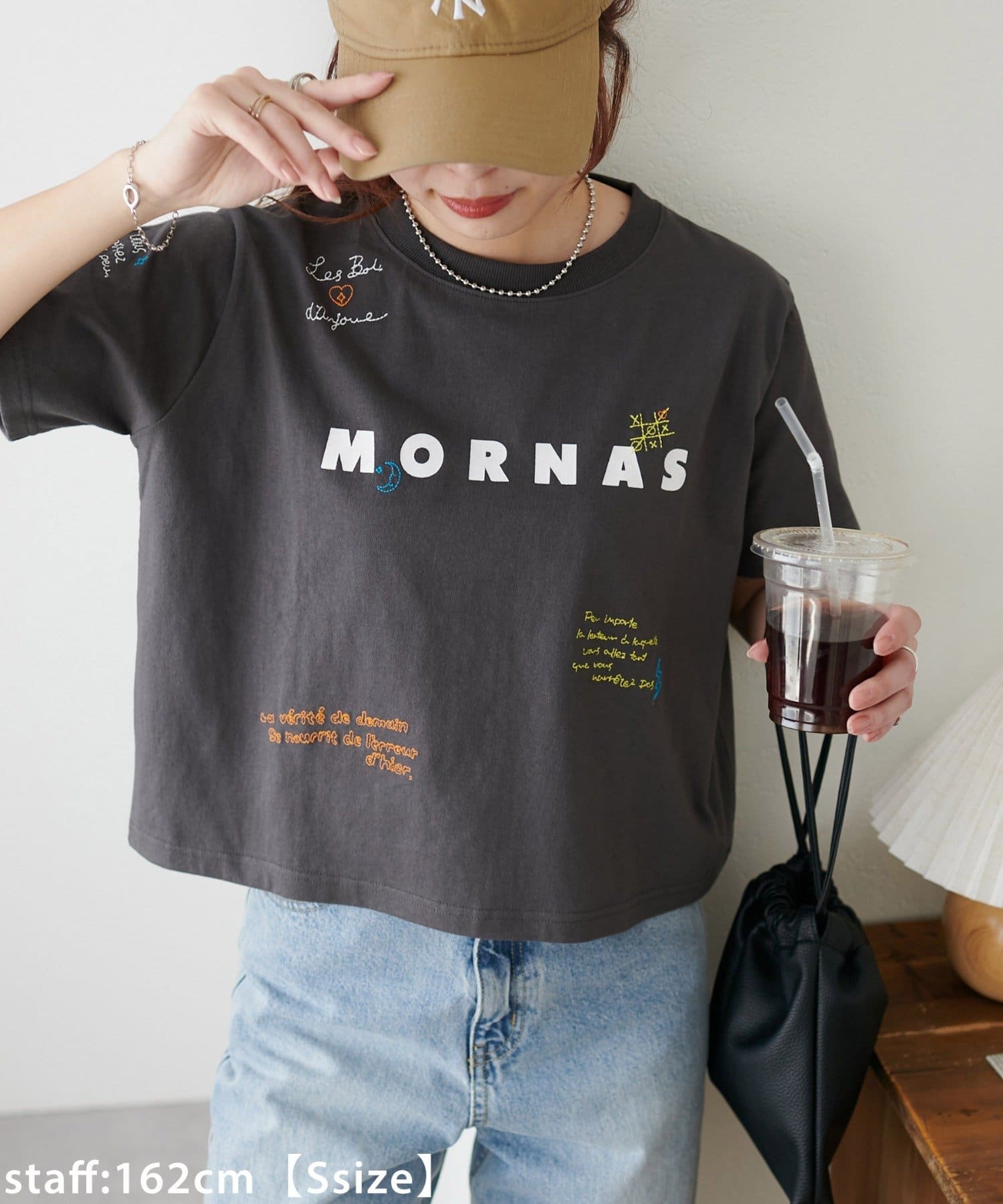 DISCOAT(ディスコート) 【WEB限定】総柄刺繍ロゴTシャツ《ユニセックス》