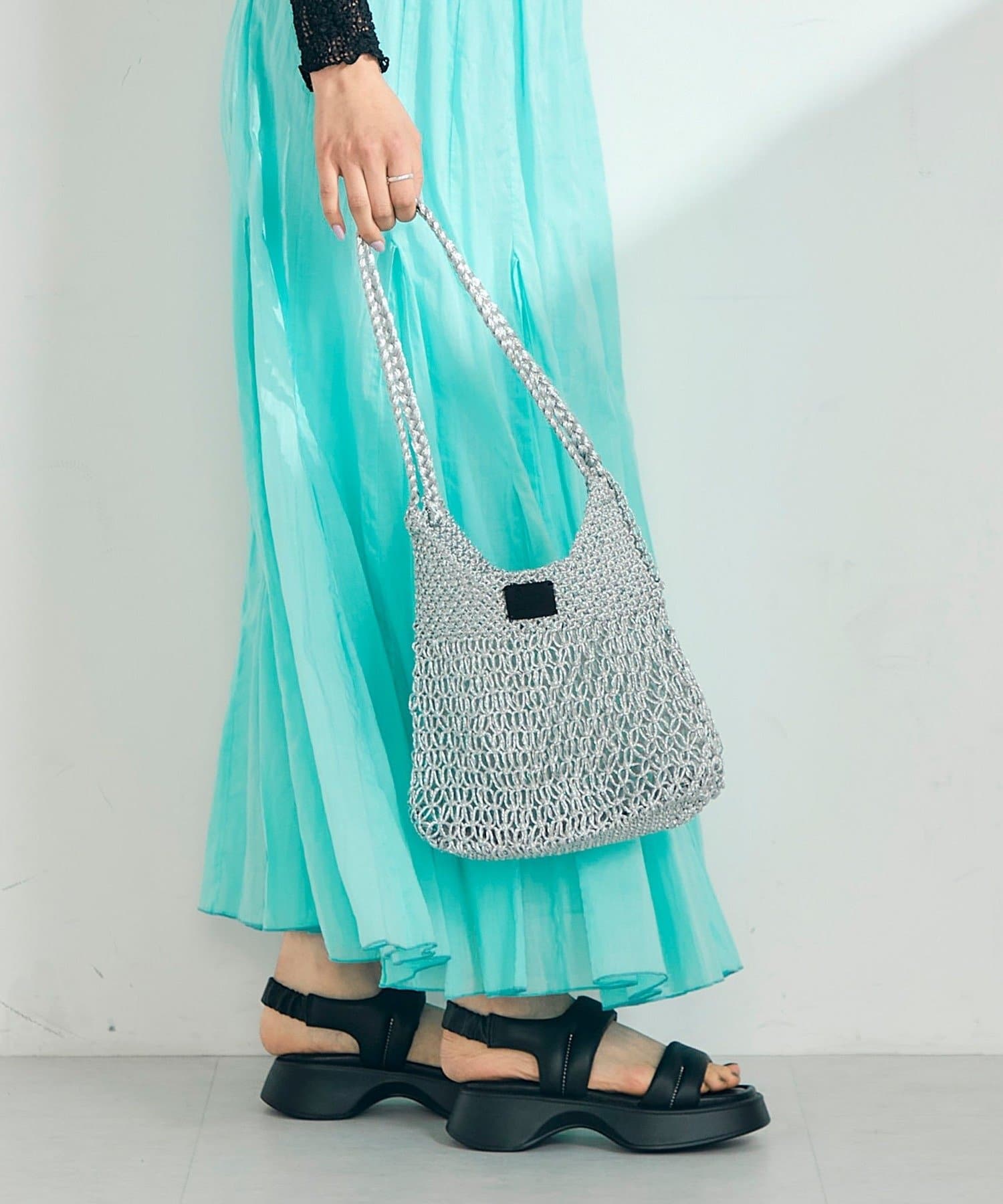 FREDY & GLOSTER(フレディ アンド グロスター) 手編みメタリックマクラメロングハンドルバッグ