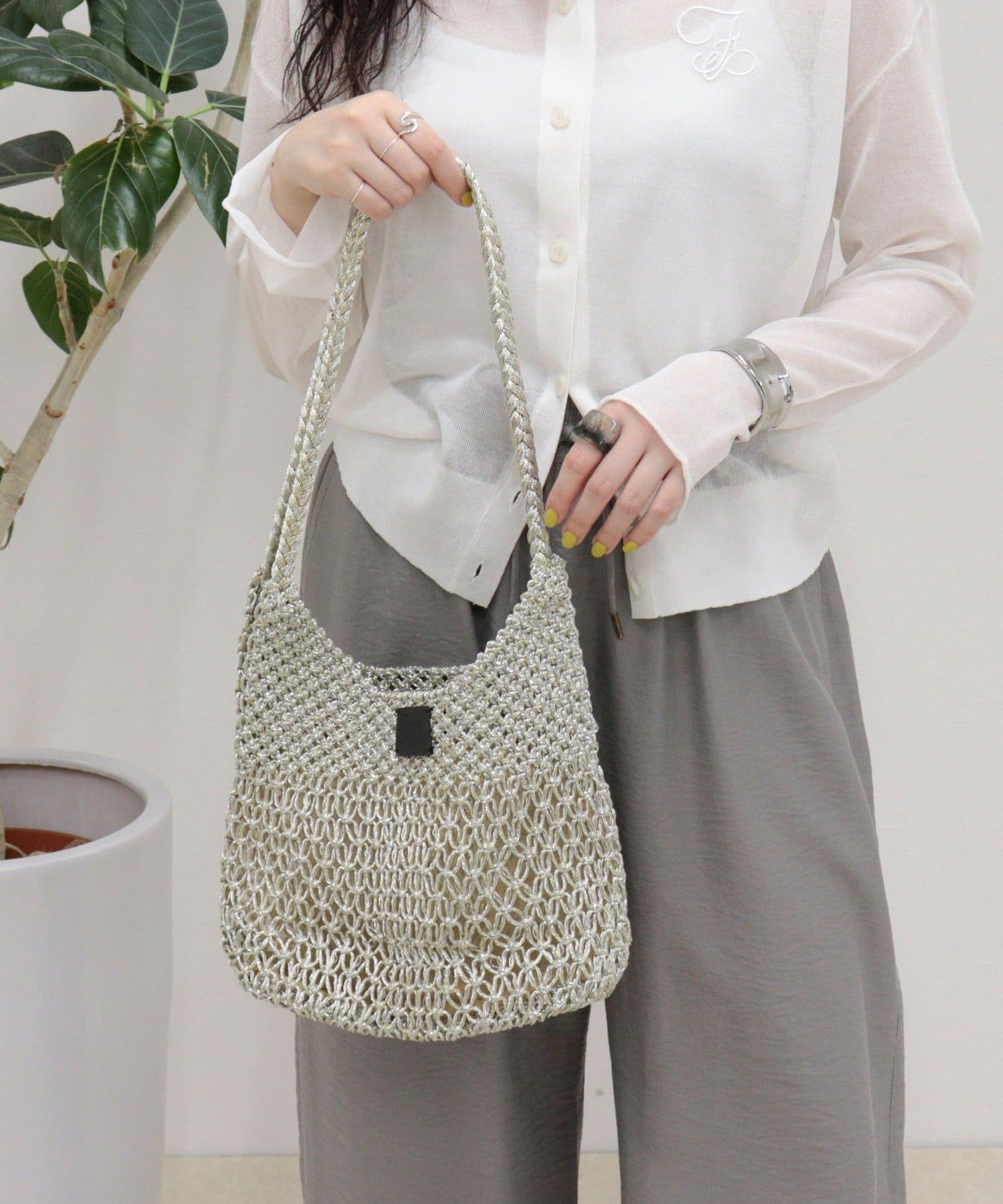 FREDY & GLOSTER(フレディ アンド グロスター) 手編みメタリックマクラメロングハンドルバッグ