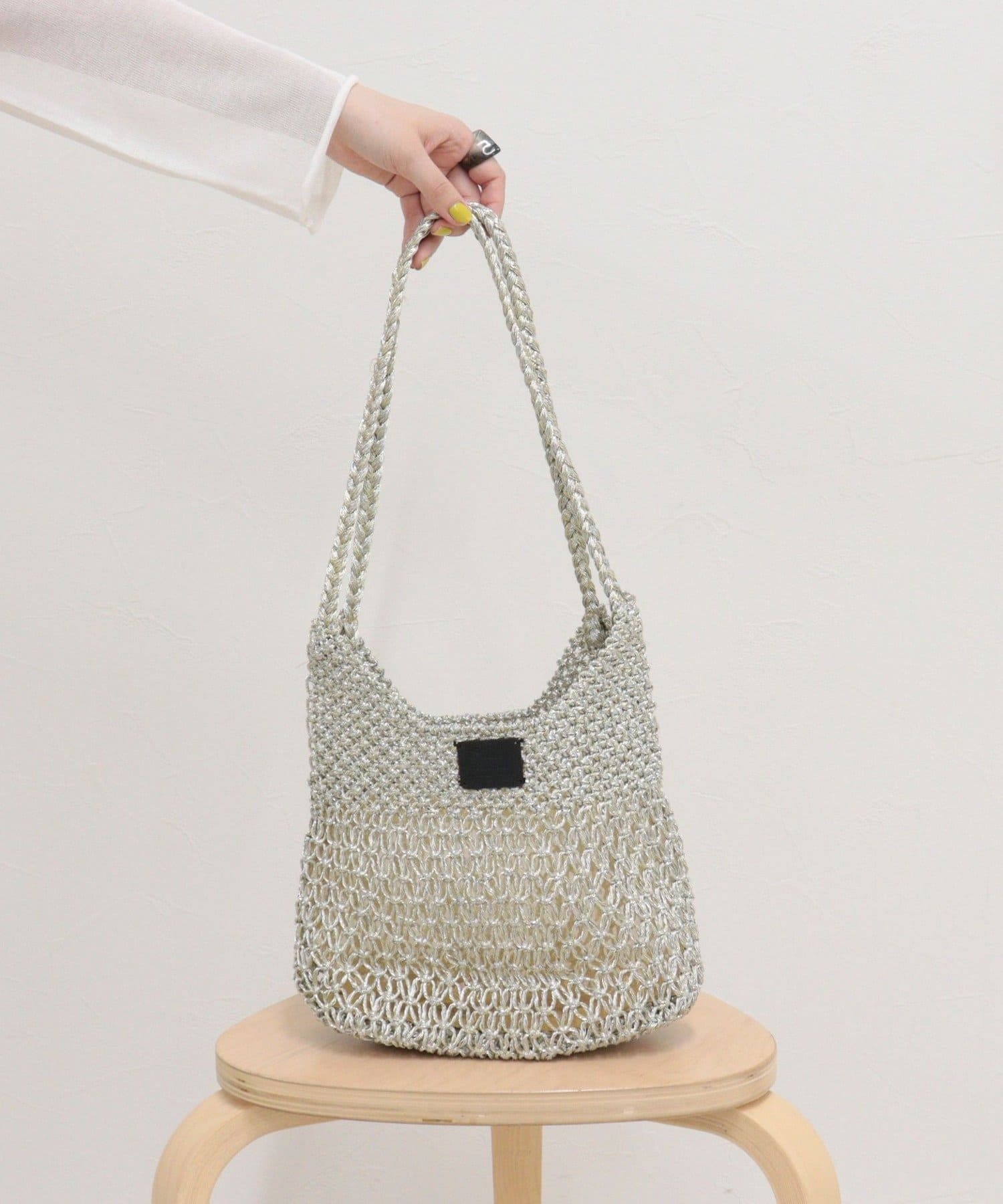 FREDY & GLOSTER(フレディ アンド グロスター) 手編みメタリックマクラメロングハンドルバッグ