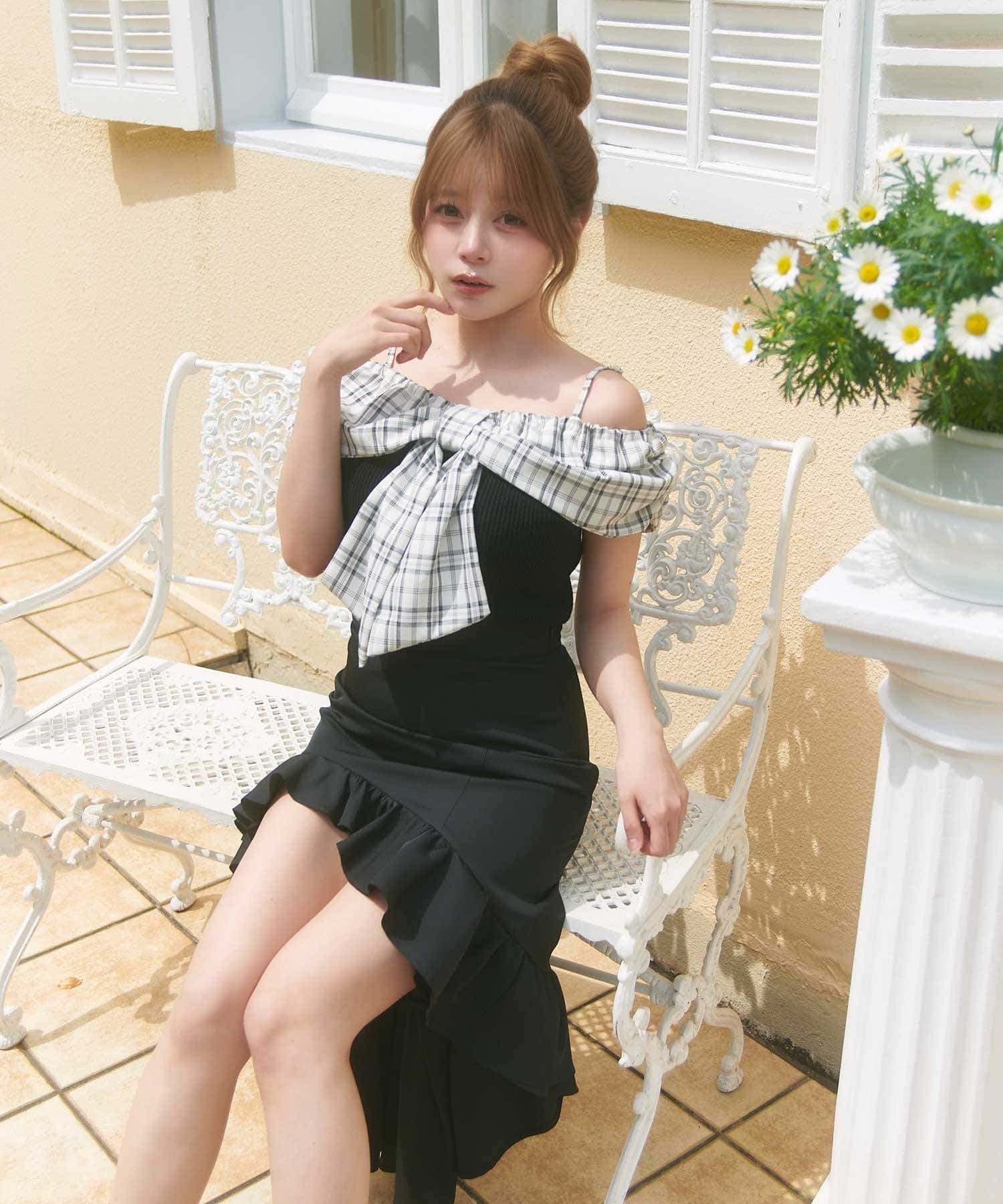 Belle Charme(ベルシャルム) Front Ribbon Offshoulder Tops