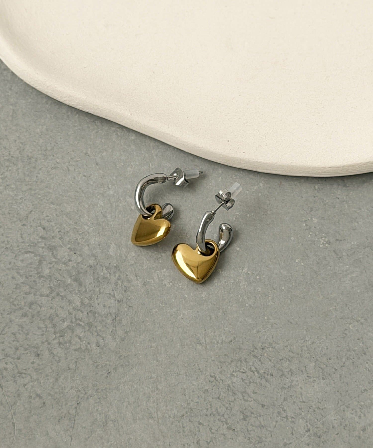 3COINS(スリーコインズ) ステンレスハートモチーフピアス