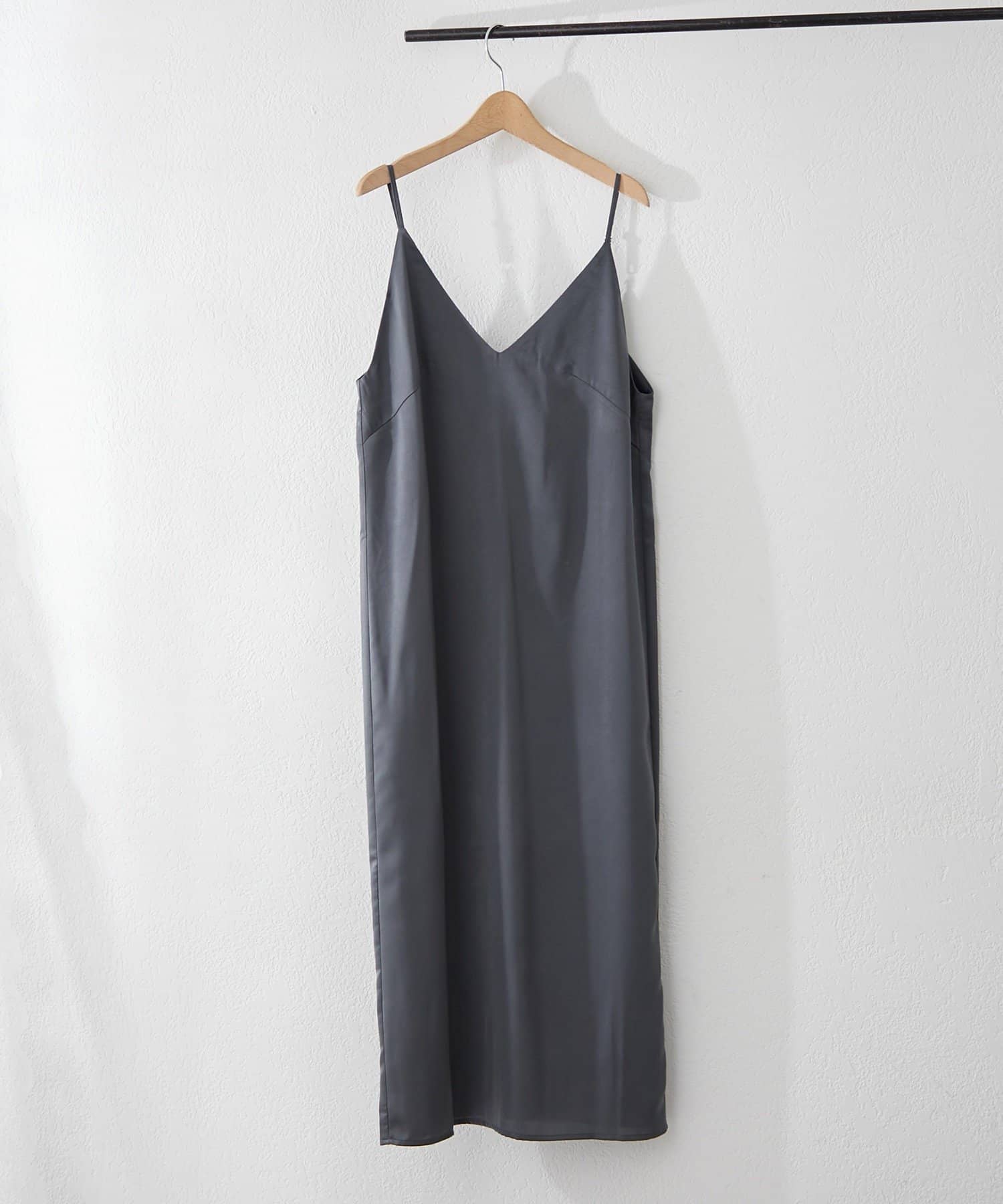 NICE CLAUP / OLIVE des OLIVE OUTLET(ナイスクラップ  / オリーブ デ オリーブ アウトレット) 【RMAF】とろみサテンキャミワンピース