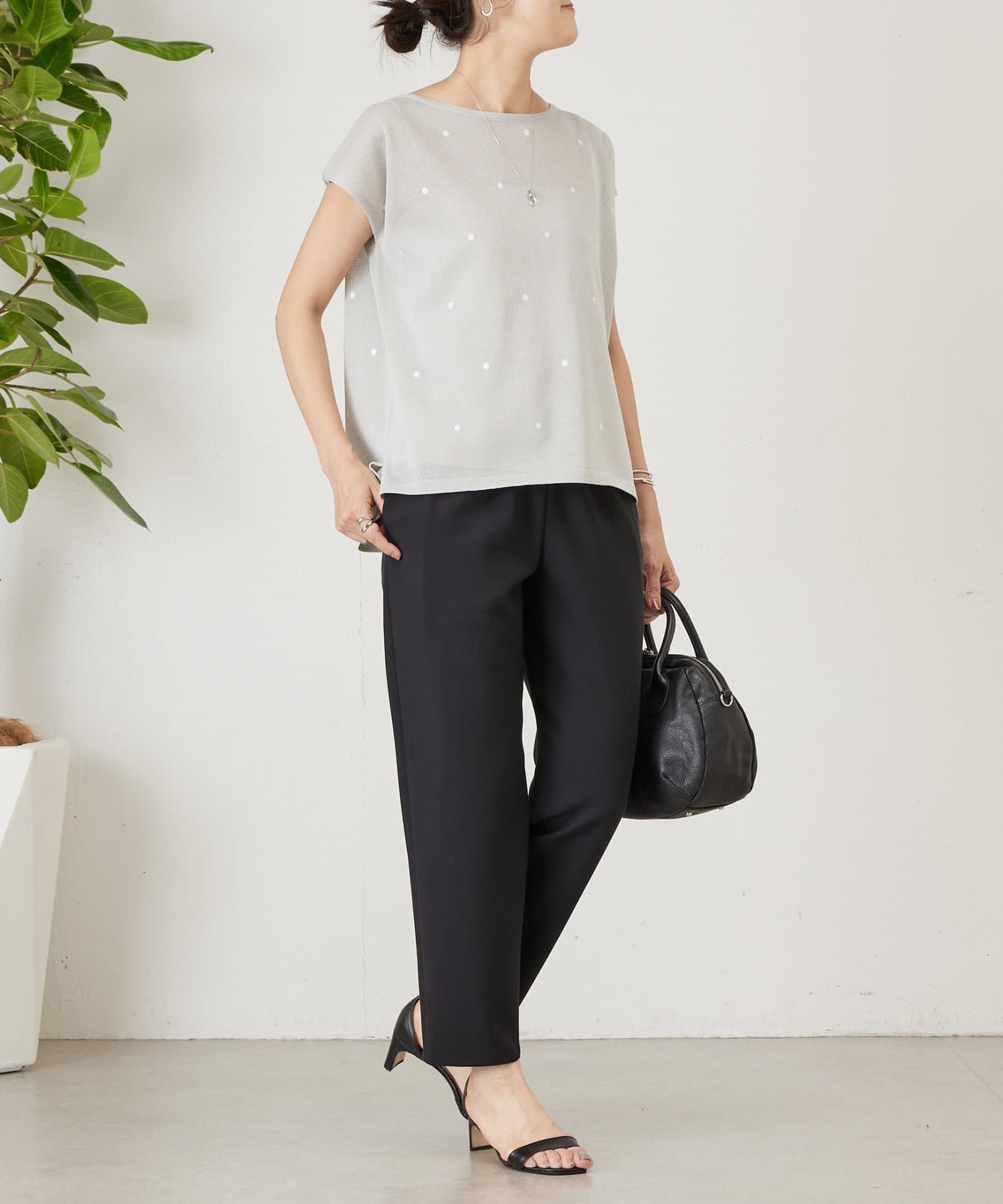 BEARDSLEY(ビアズリー) 《近日予約開始予定》ドット刺繍ニット