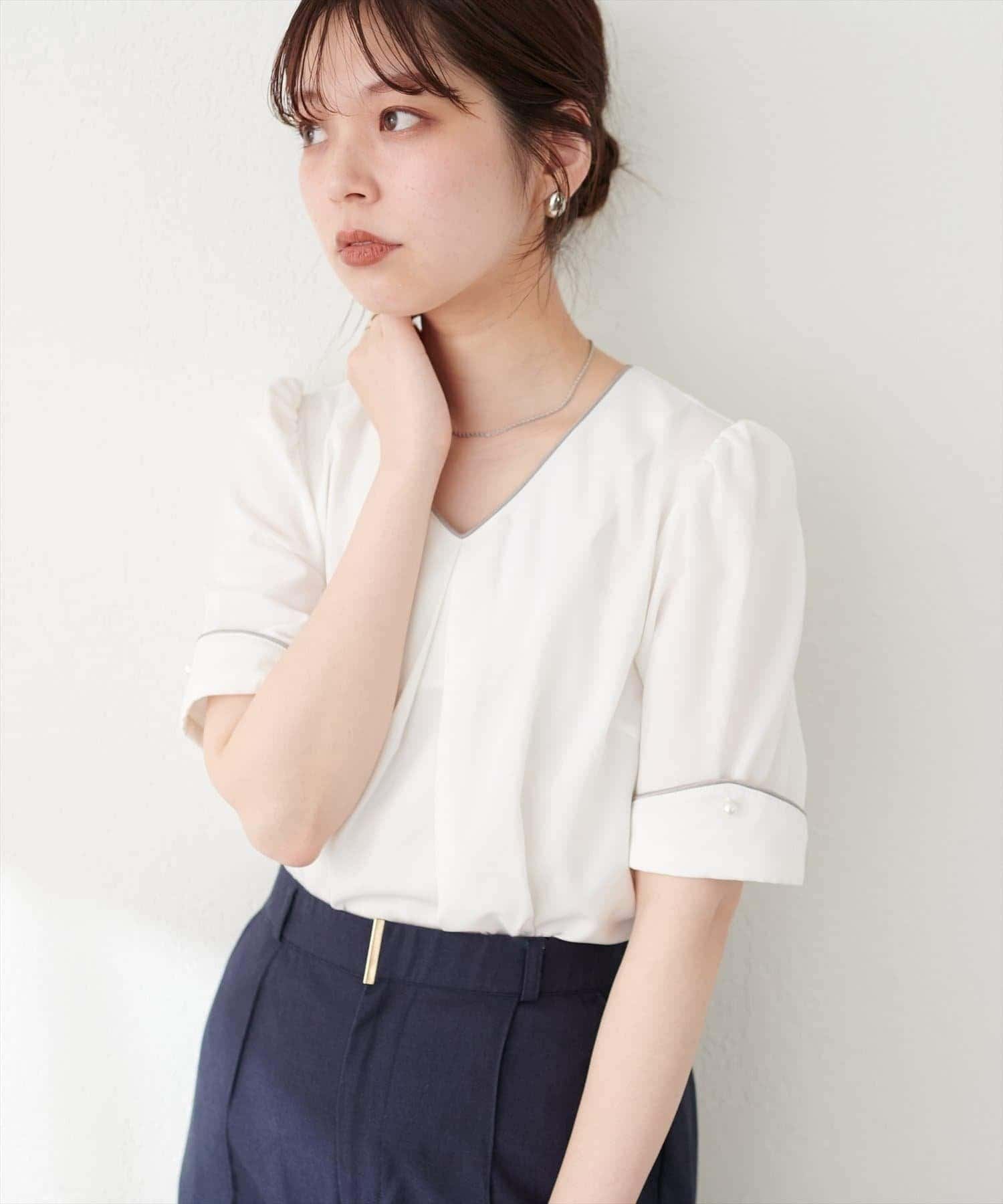 natural couture(ナチュラルクチュール) 〈osono〉三角カフス配色Vネック