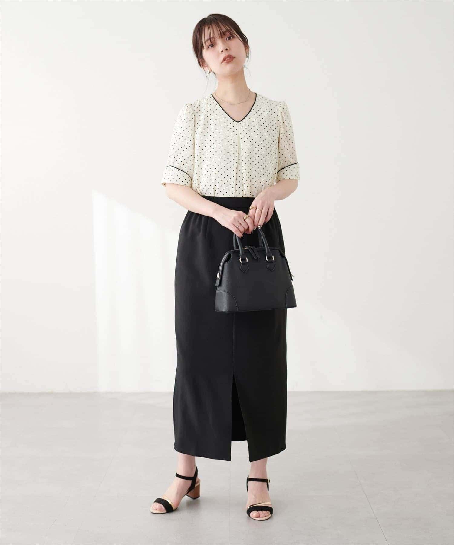 natural couture(ナチュラルクチュール) 〈osono〉三角カフス配色Vネック