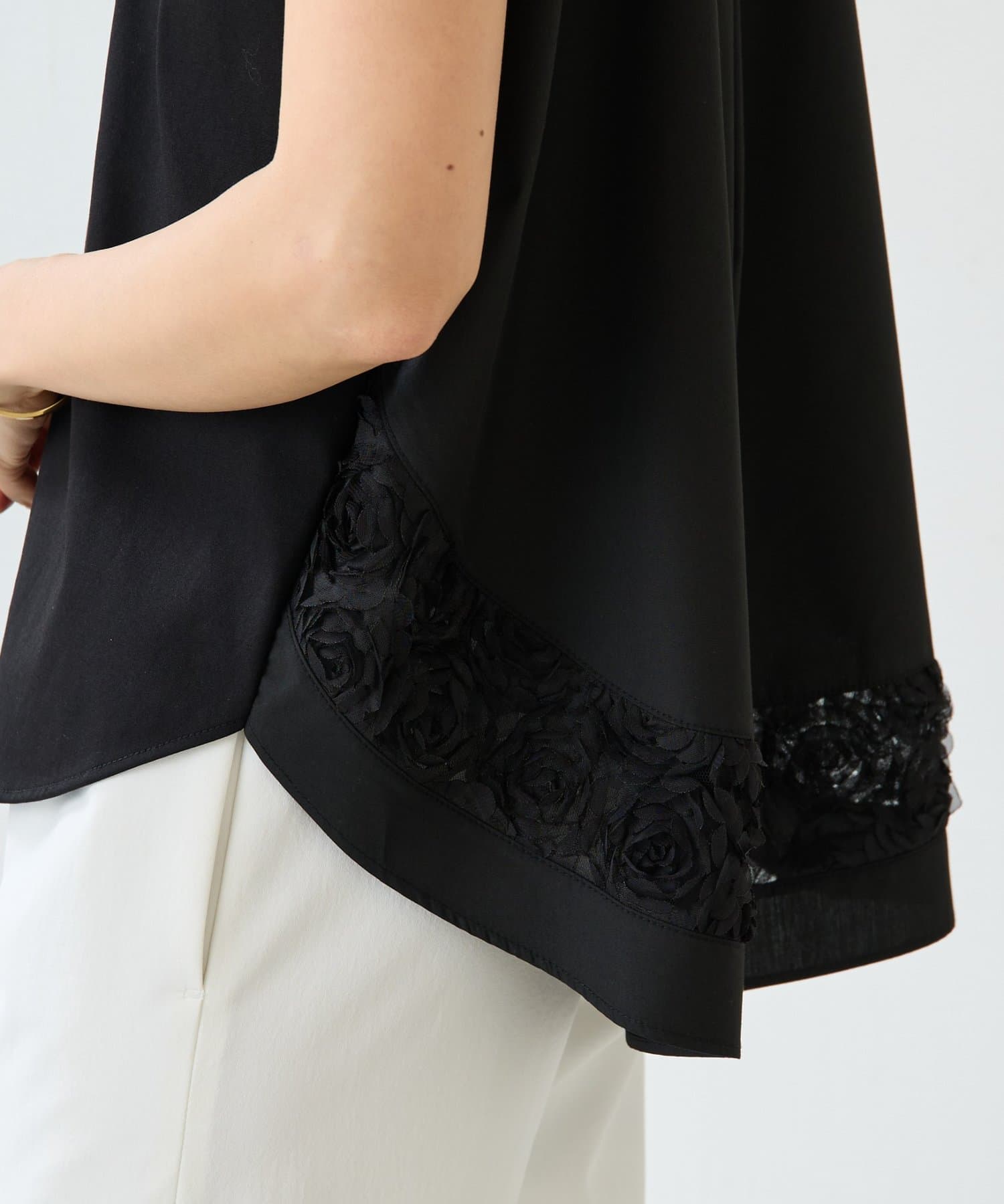 BEARDSLEY(ビアズリー) 《4/29(水)12:00予約開始予定》裾チュールキリカエプルオーバー