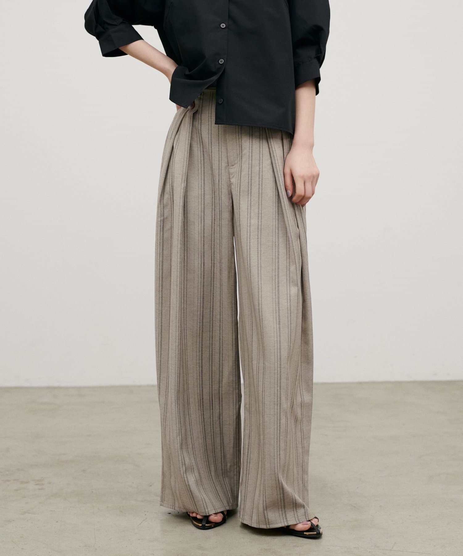 LARUTA(ラルータ) タックワイドパンツ