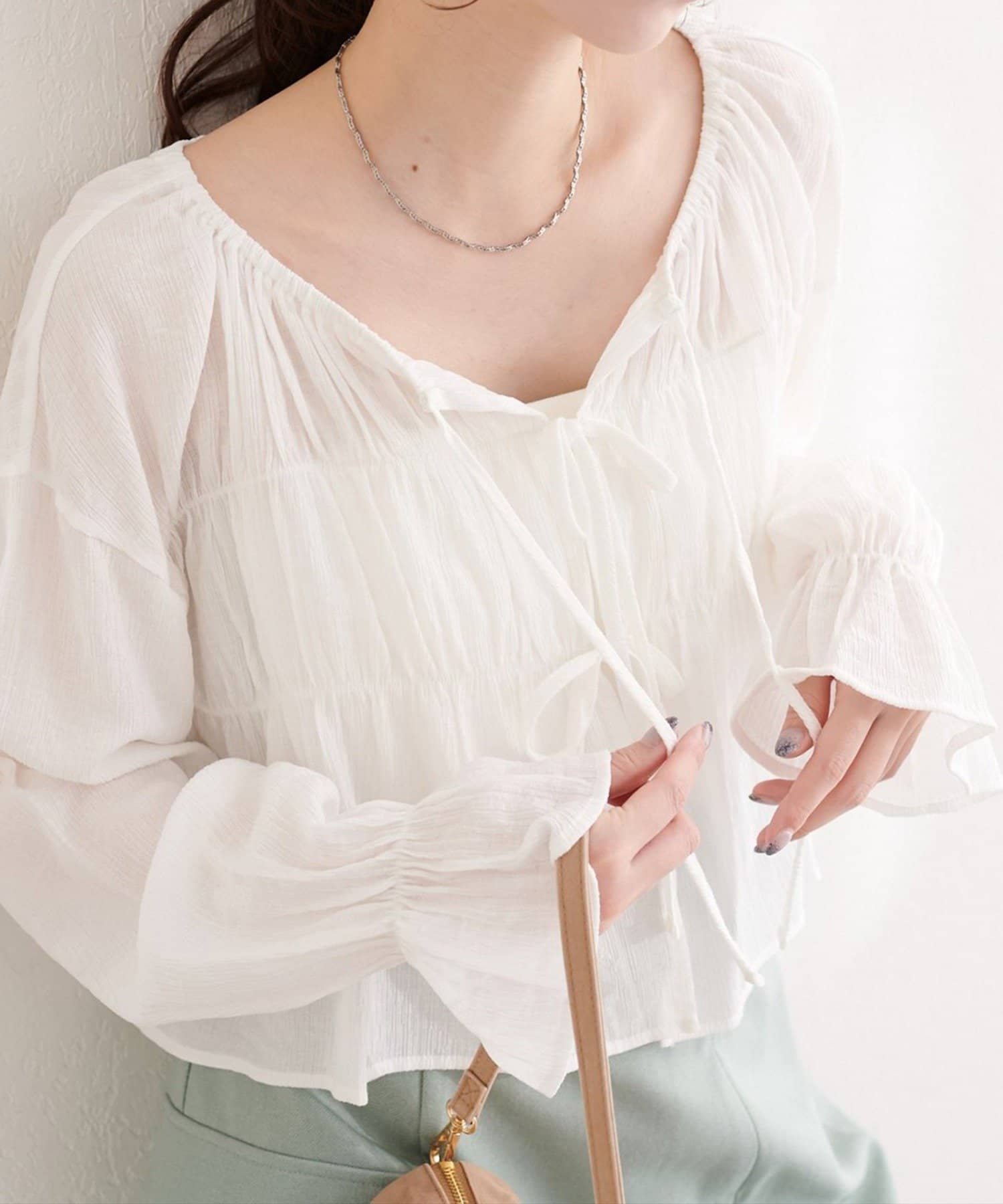 NICE CLAUP / OLIVE des OLIVE OUTLET(ナイスクラップ  / オリーブ デ オリーブ アウトレット) 【natural couture】楊柳シャーリングリボンブラウス