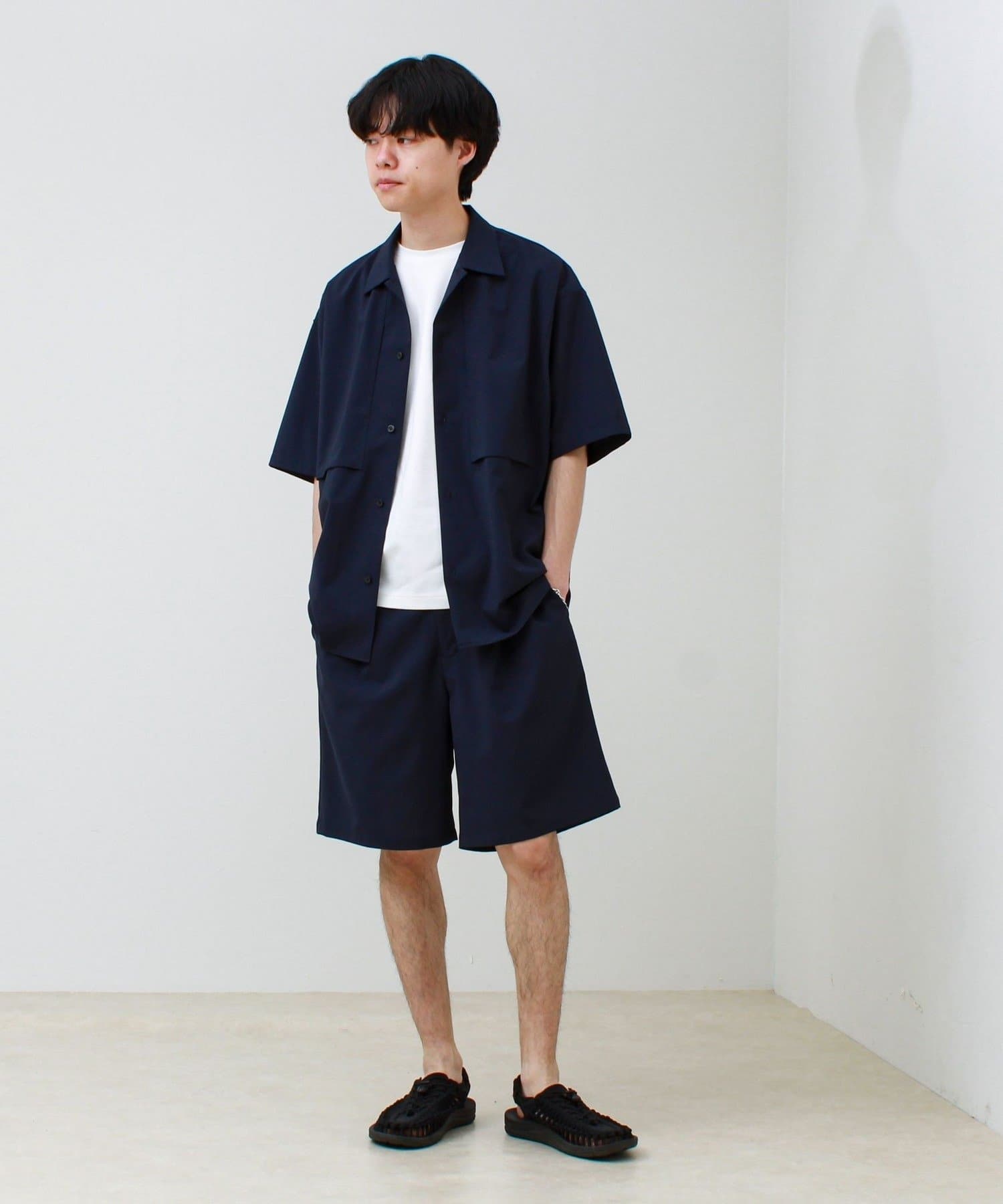 しー♡ 美品 90cm セットアップ、ベスト、シャツのセット セール】ノーカラー深Vネックベスト＆パンツスタイル セットアップ