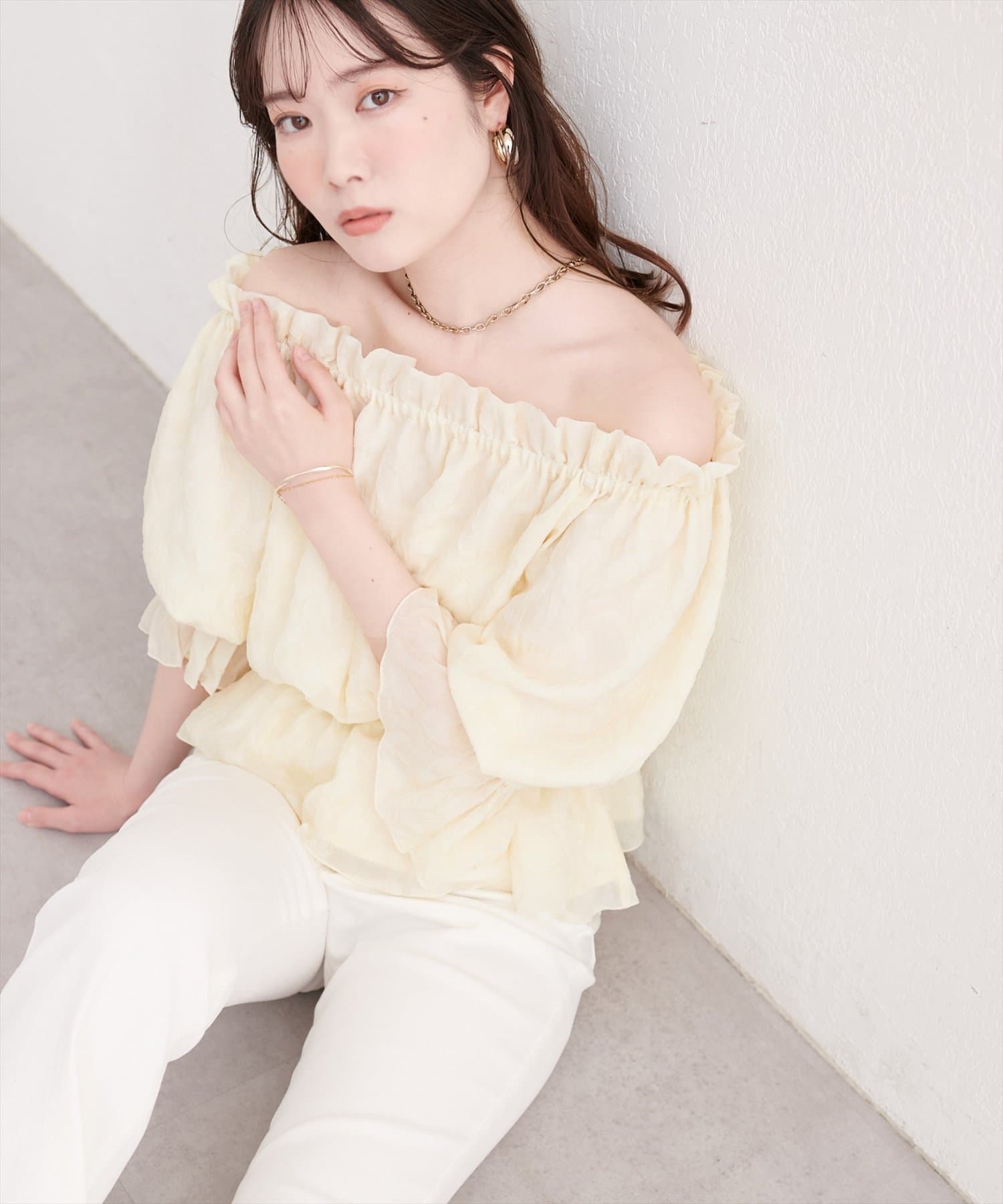 natural couture(ナチュラルクチュール) チューリップ柄オフショルペプラムブラウス