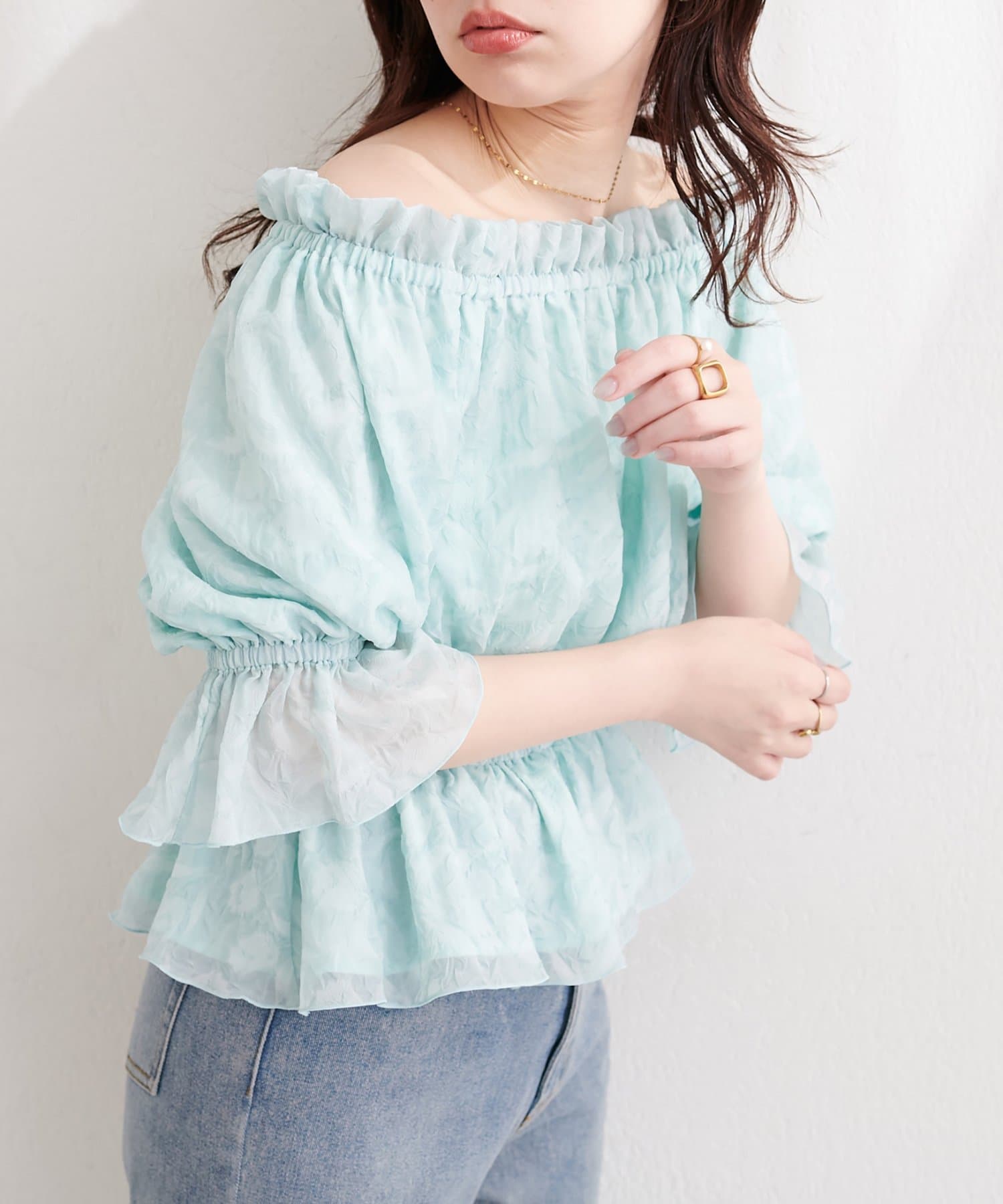 natural couture(ナチュラルクチュール) チューリップ柄オフショルペプラムブラウス