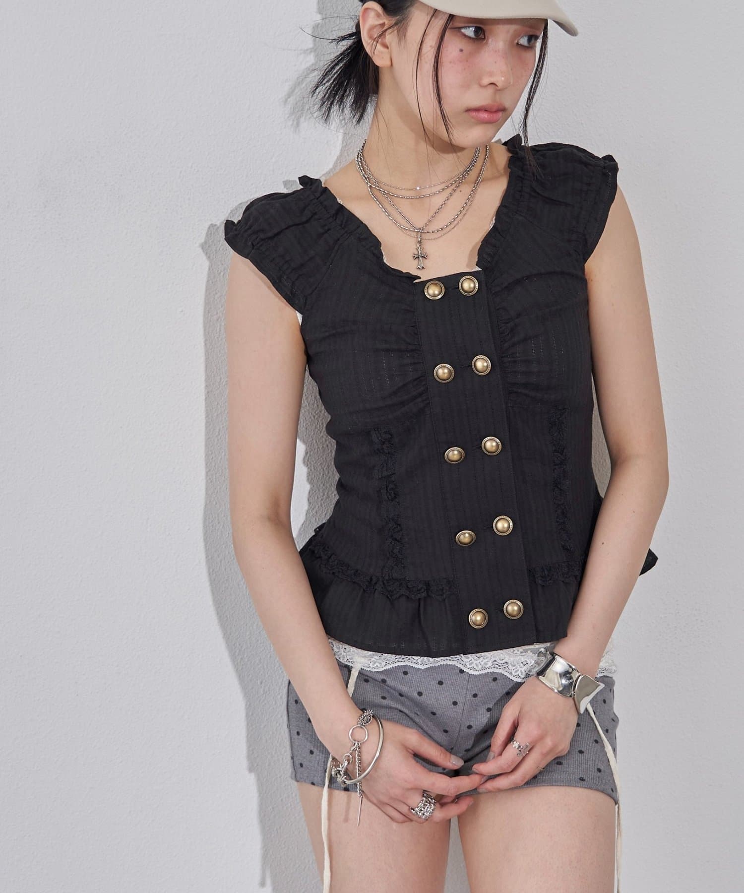 WHO’S WHO gallery(フーズフーギャラリー) Wボタンレースチュニック