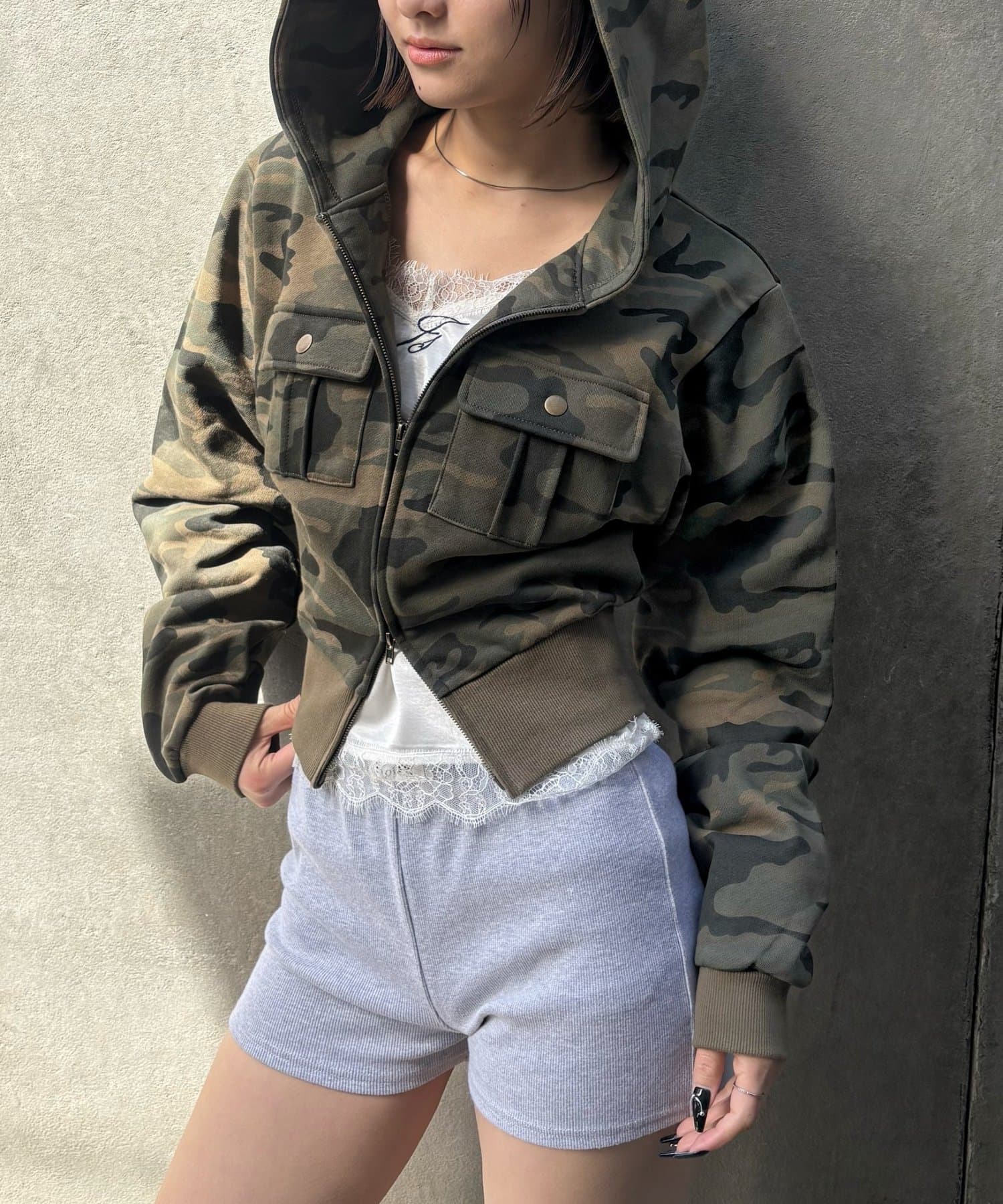 OUTLET(アウトレット) 【WHO'S WHO gallery】フラップショートジップフーディ