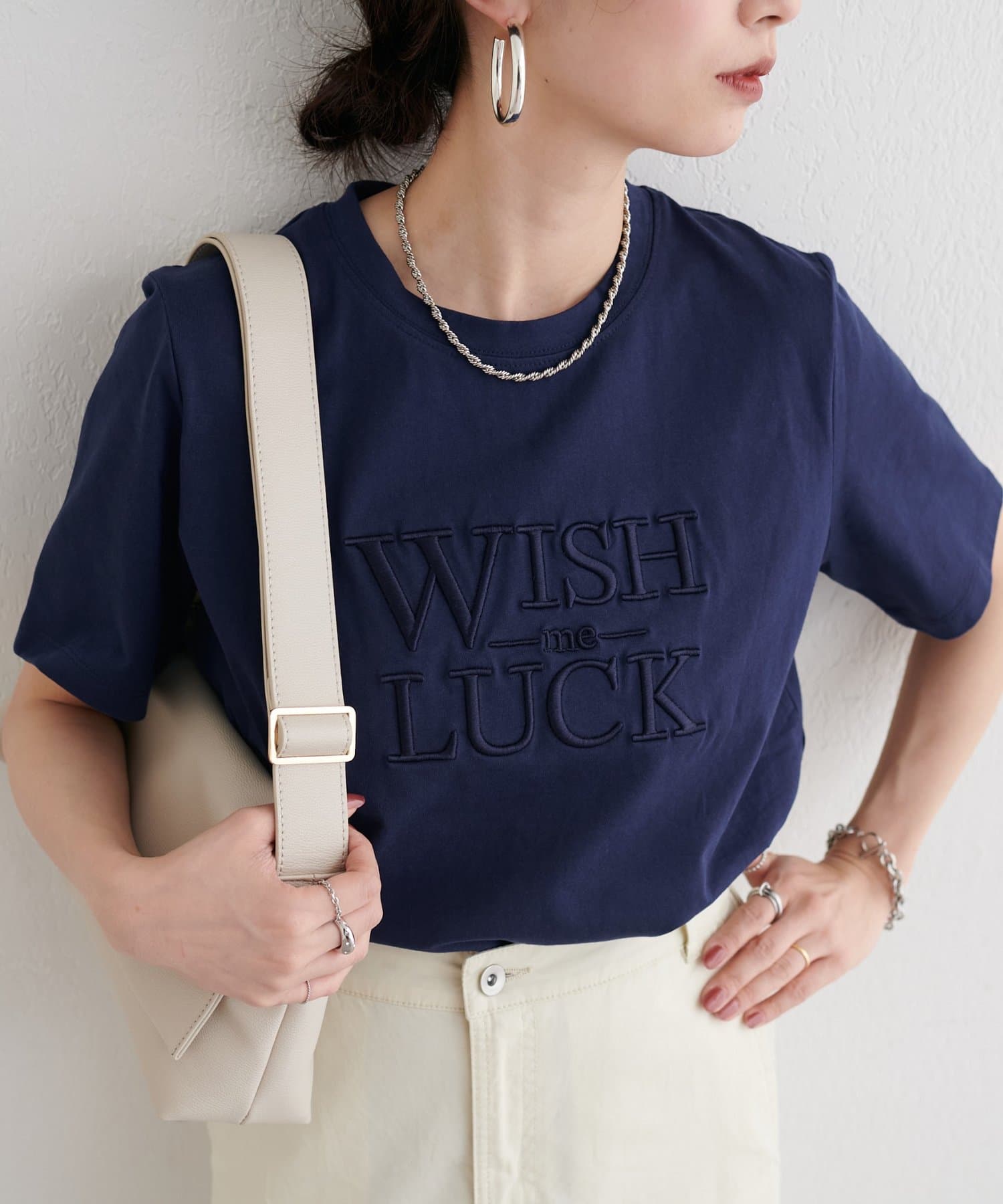 LARUTA(ラルータ) 厚盛り2段ロゴ刺繍Tシャツ