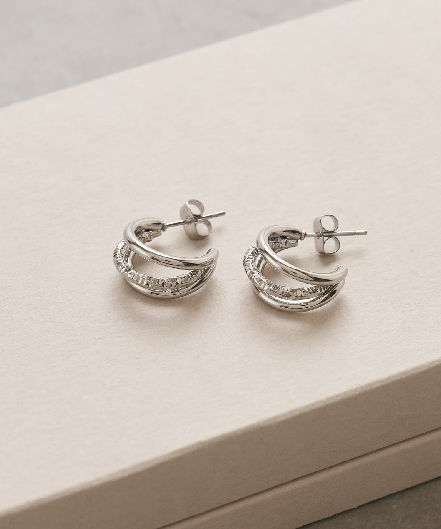 Lattice(ラティス) ＜ステンレス＞ニュアンスフープピアス