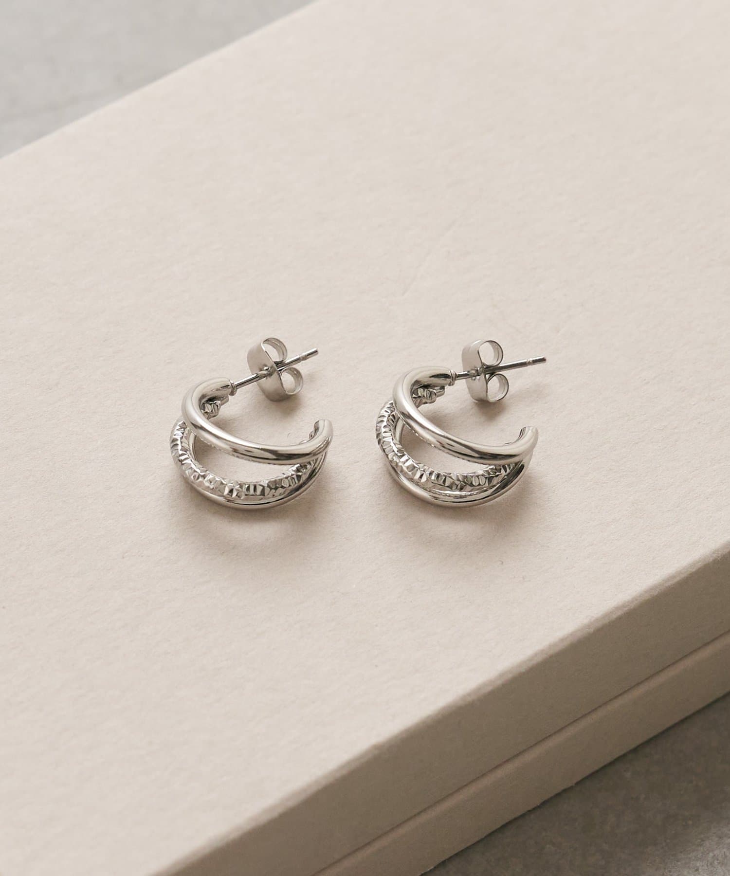 Lattice(ラティス) ＜ステンレス＞ニュアンスフープピアス