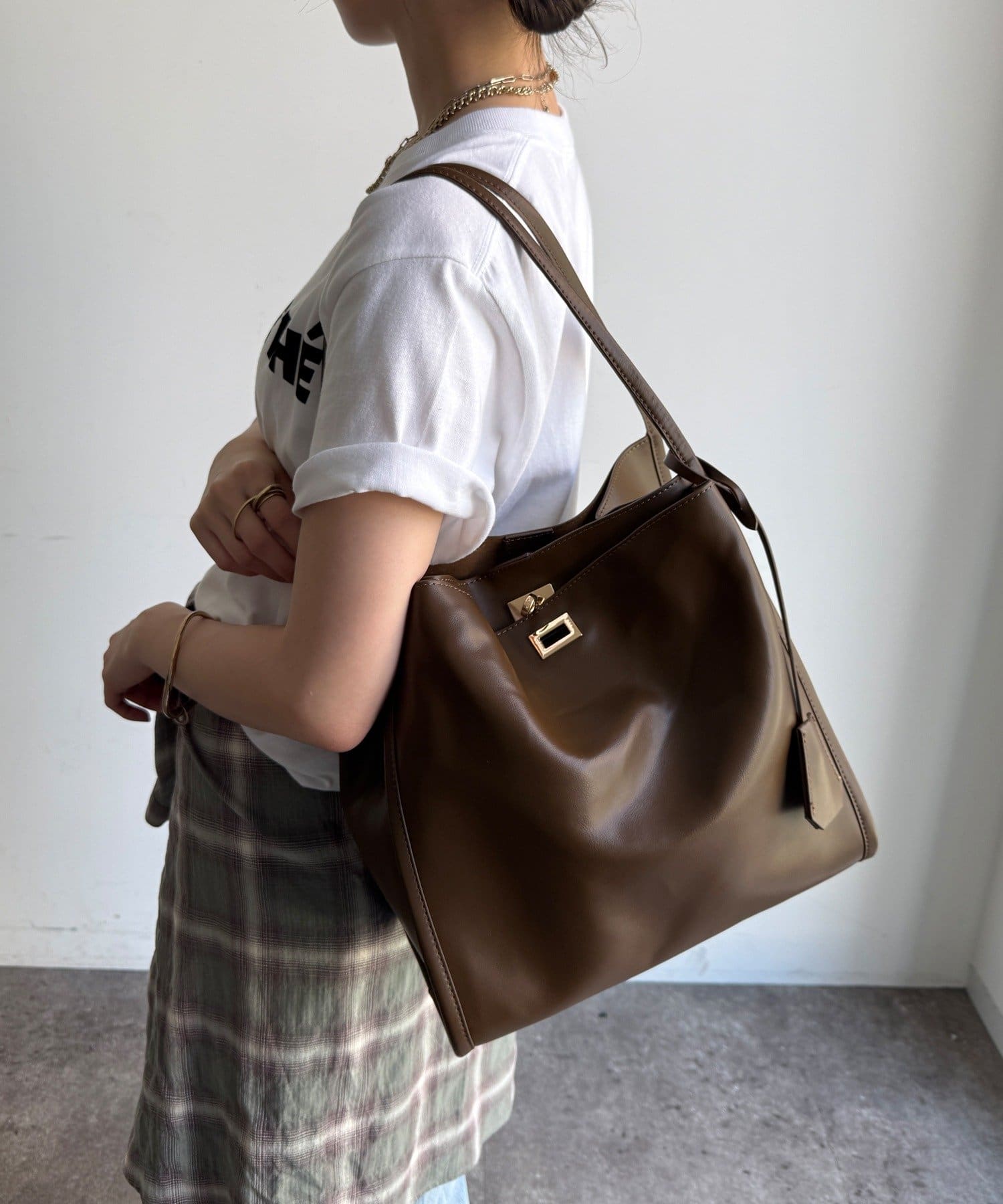 DOUDOU(ドゥドゥ) 【WEB限定】ヒネリ金具ビッグトートバッグ