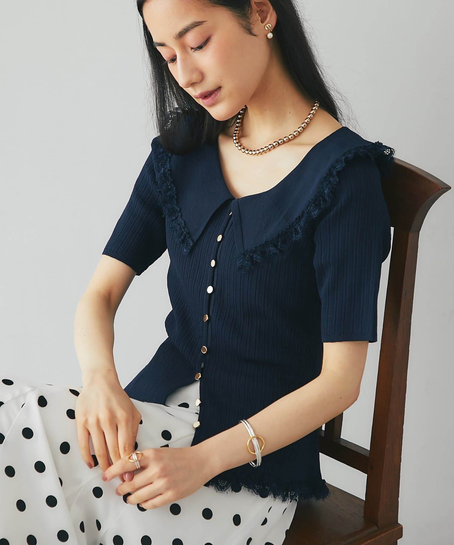La boutique BonBon(ラブティックボンボン) 襟レーストリミング金ボタンニット