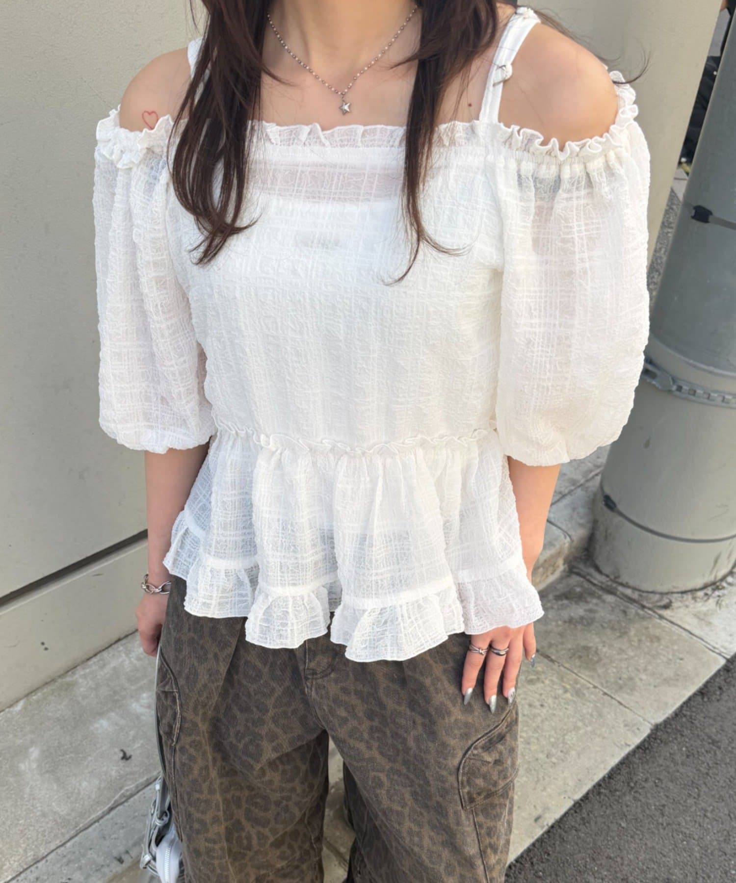 w closet(ダブルクローゼット) 【2WAY/5色展開】オフショルフリルブラウス
