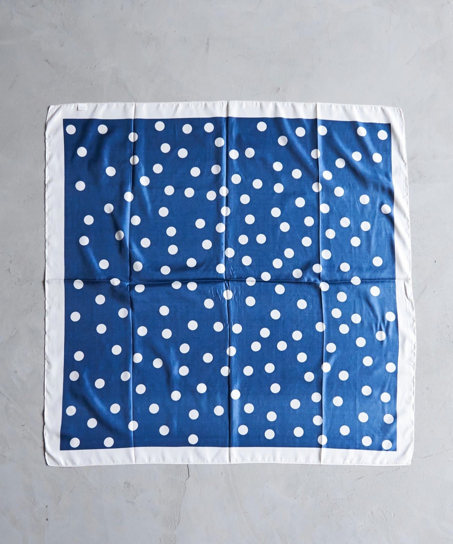 WHO’S WHO gallery(フーズフーギャラリー) ドット柄スカーフ