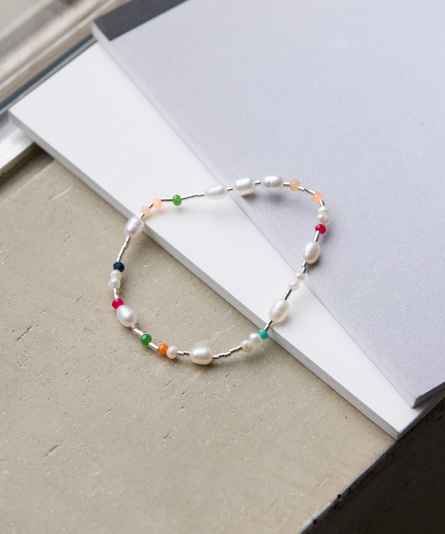 ear PAPILLONNER(イア パピヨネ) 《スターリングシルバー使用》カラフルパールブレスレット