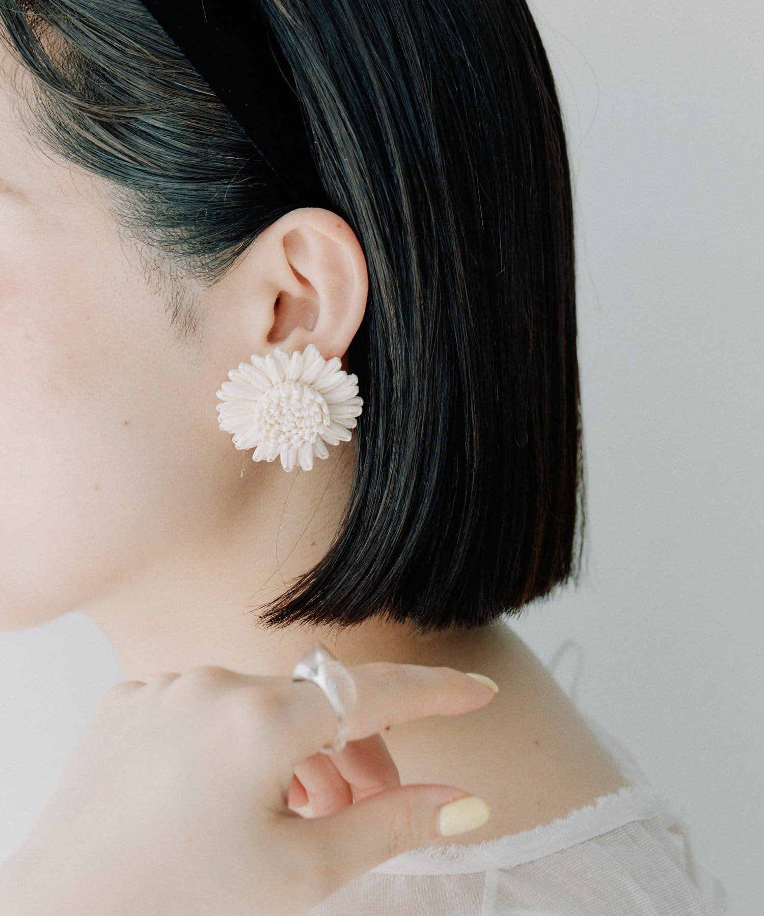 ear PAPILLONNER(イア パピヨネ) ラタンフラワーピアス