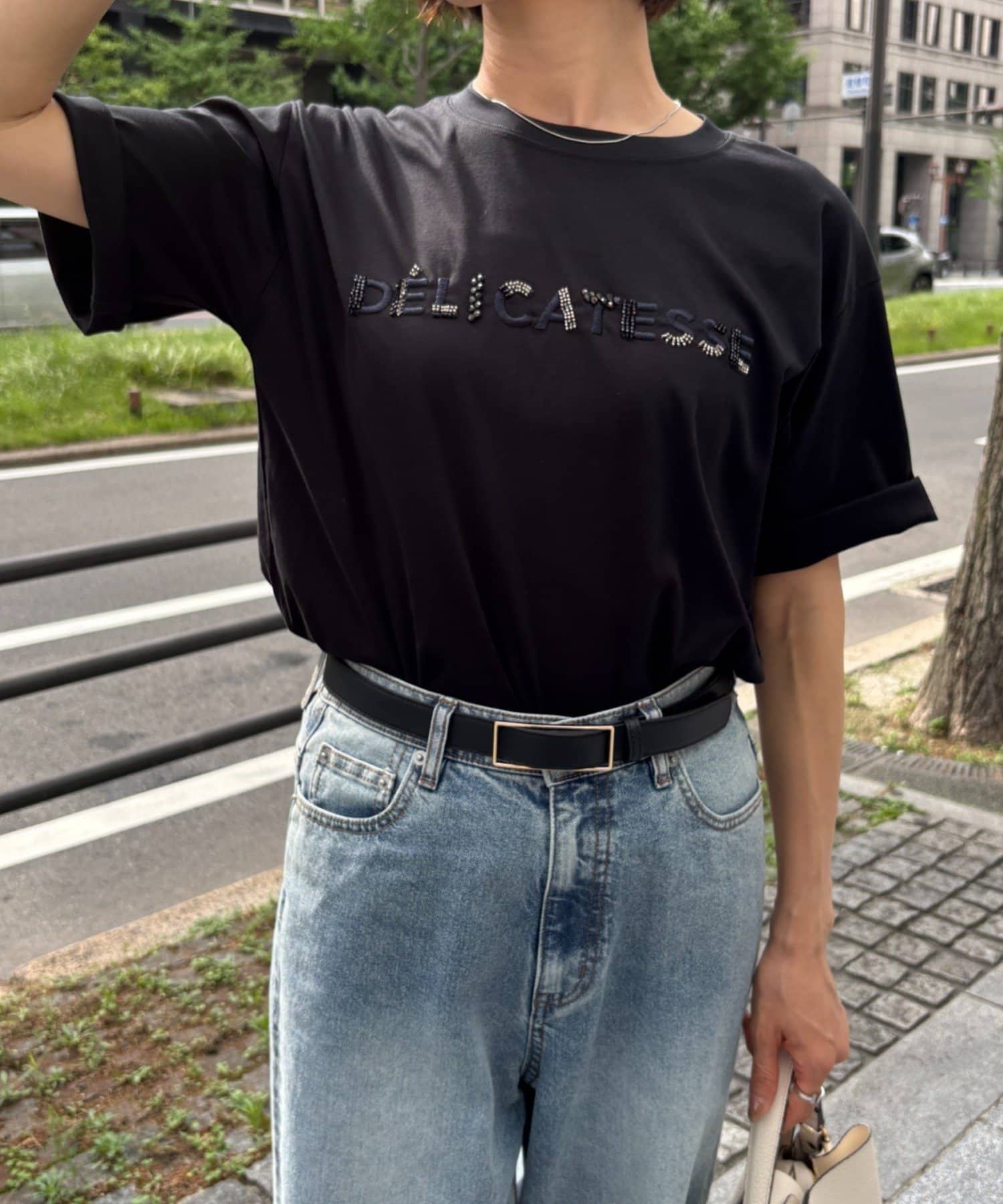 Jena　espace merveilleux(ジェナ　エスパスメルヴェイユ) ビーズ刺繍T